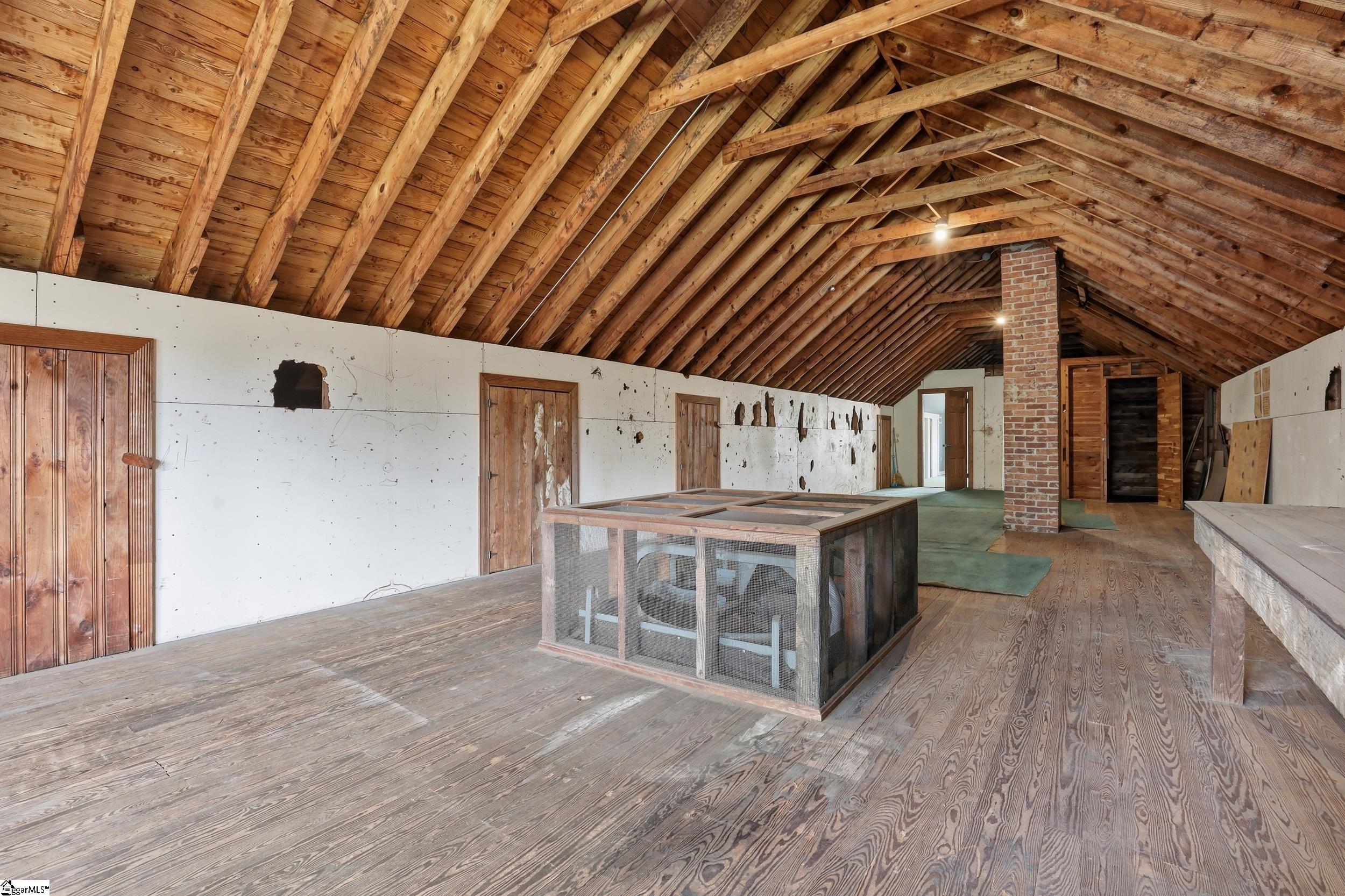 1586192 Property Photo 29
