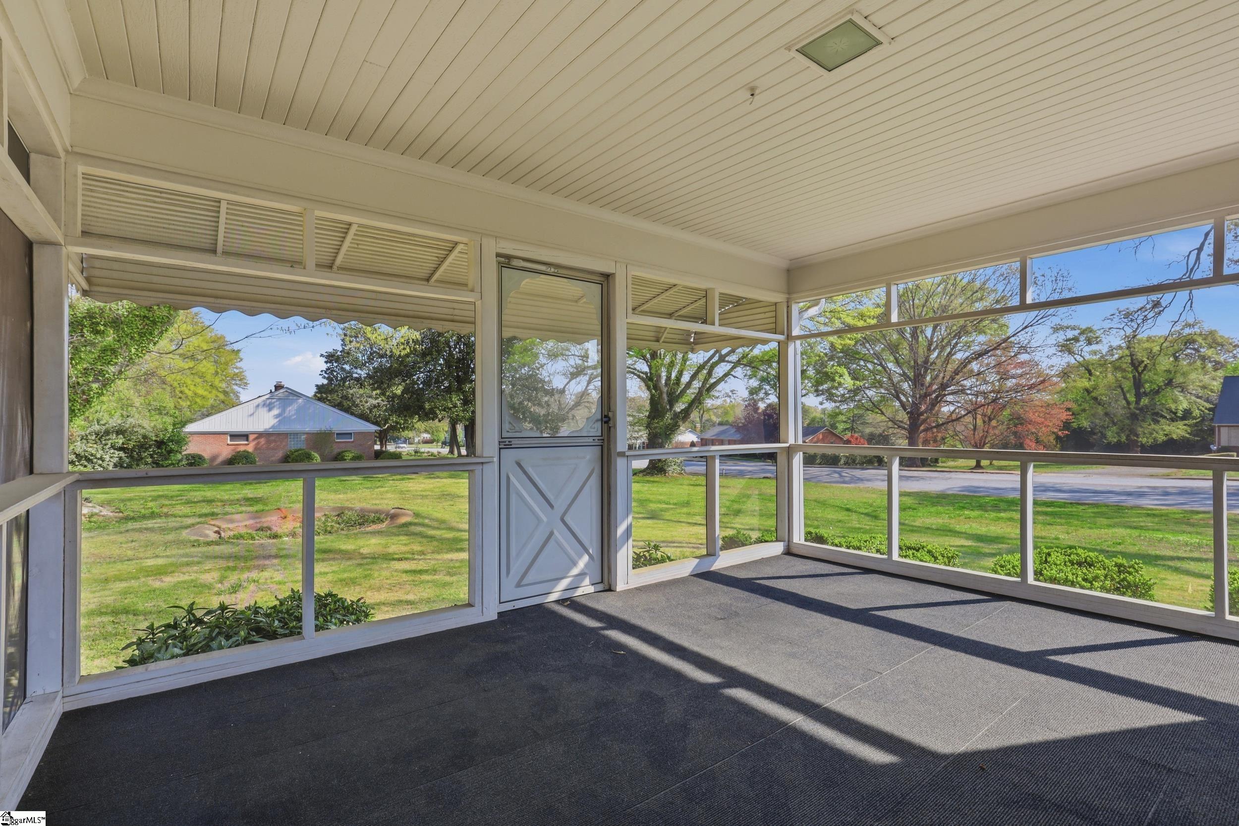 1586192 Property Photo 31