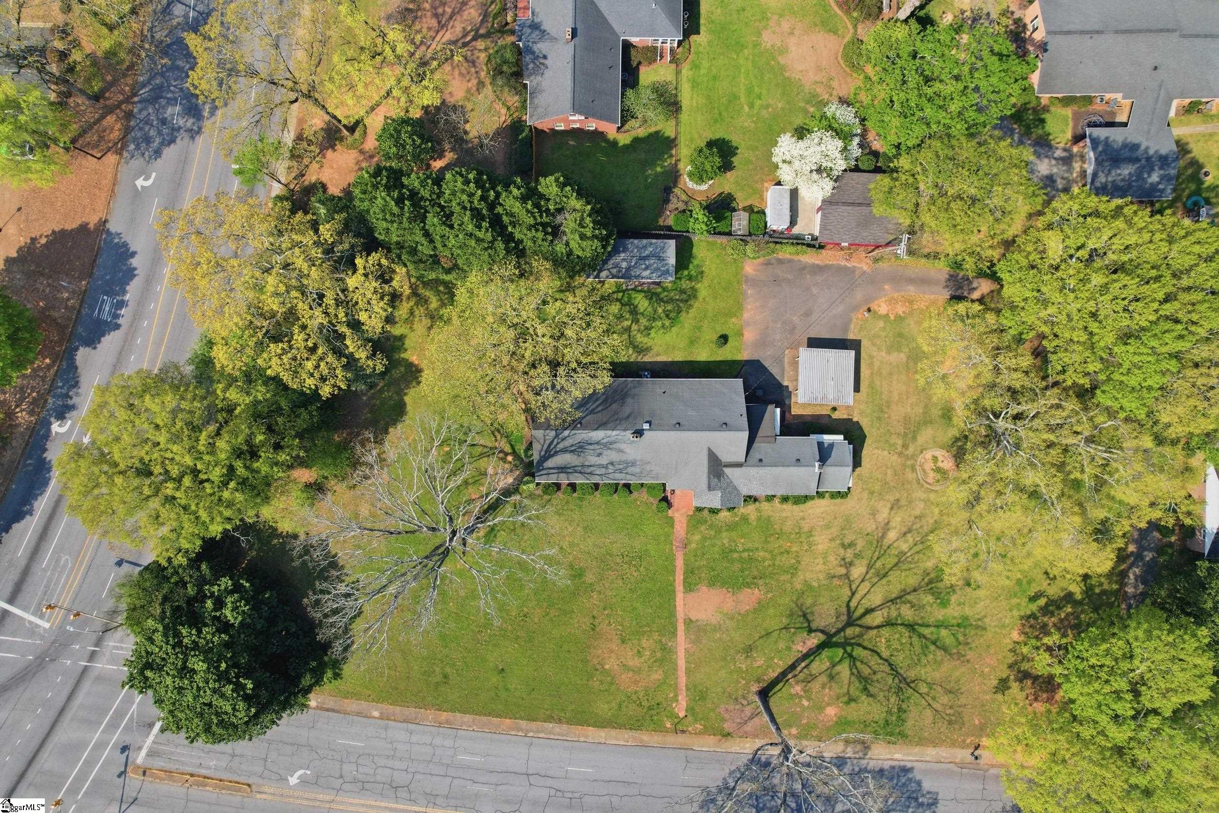 1586192 Property Photo 35