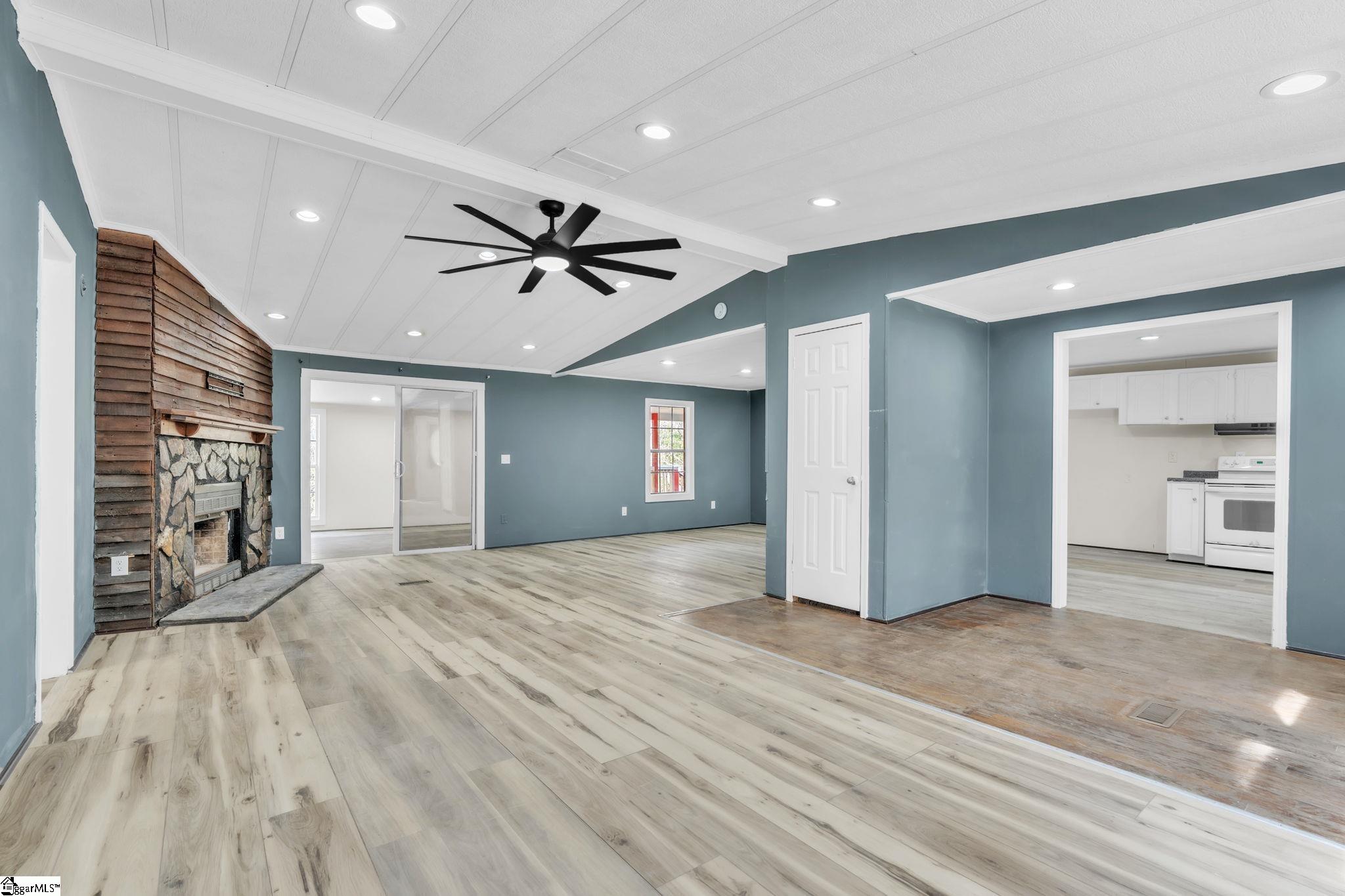 105 Dyar Drive Property Photo 3