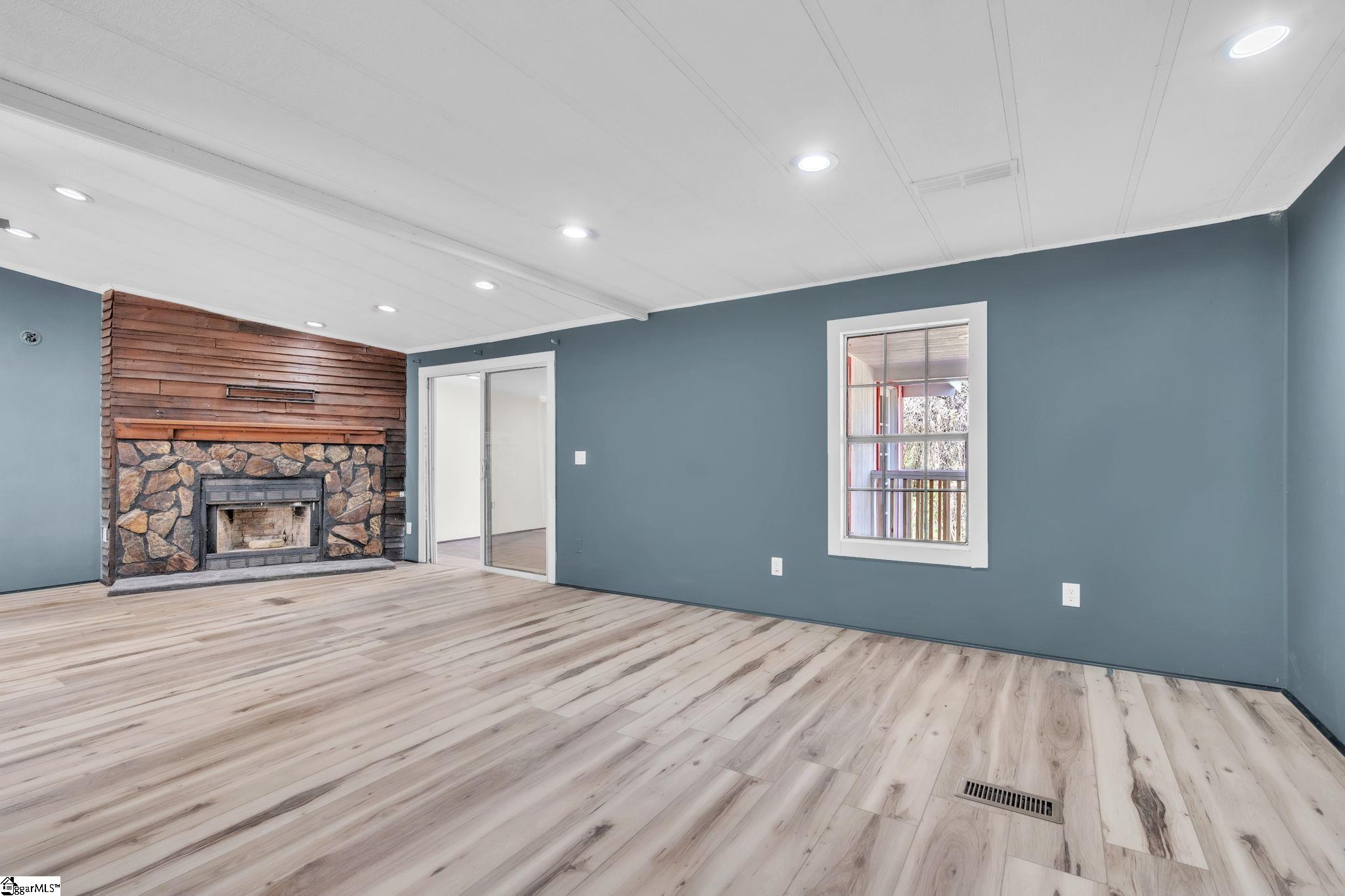 105 Dyar Drive Property Photo 4