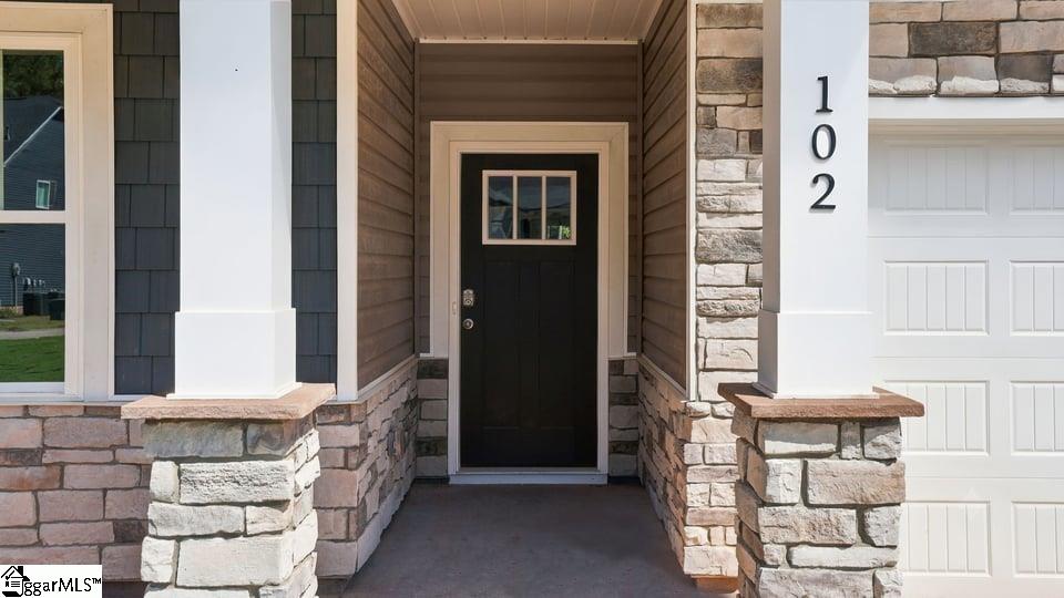 102 Estateside Drive Property Photo 4