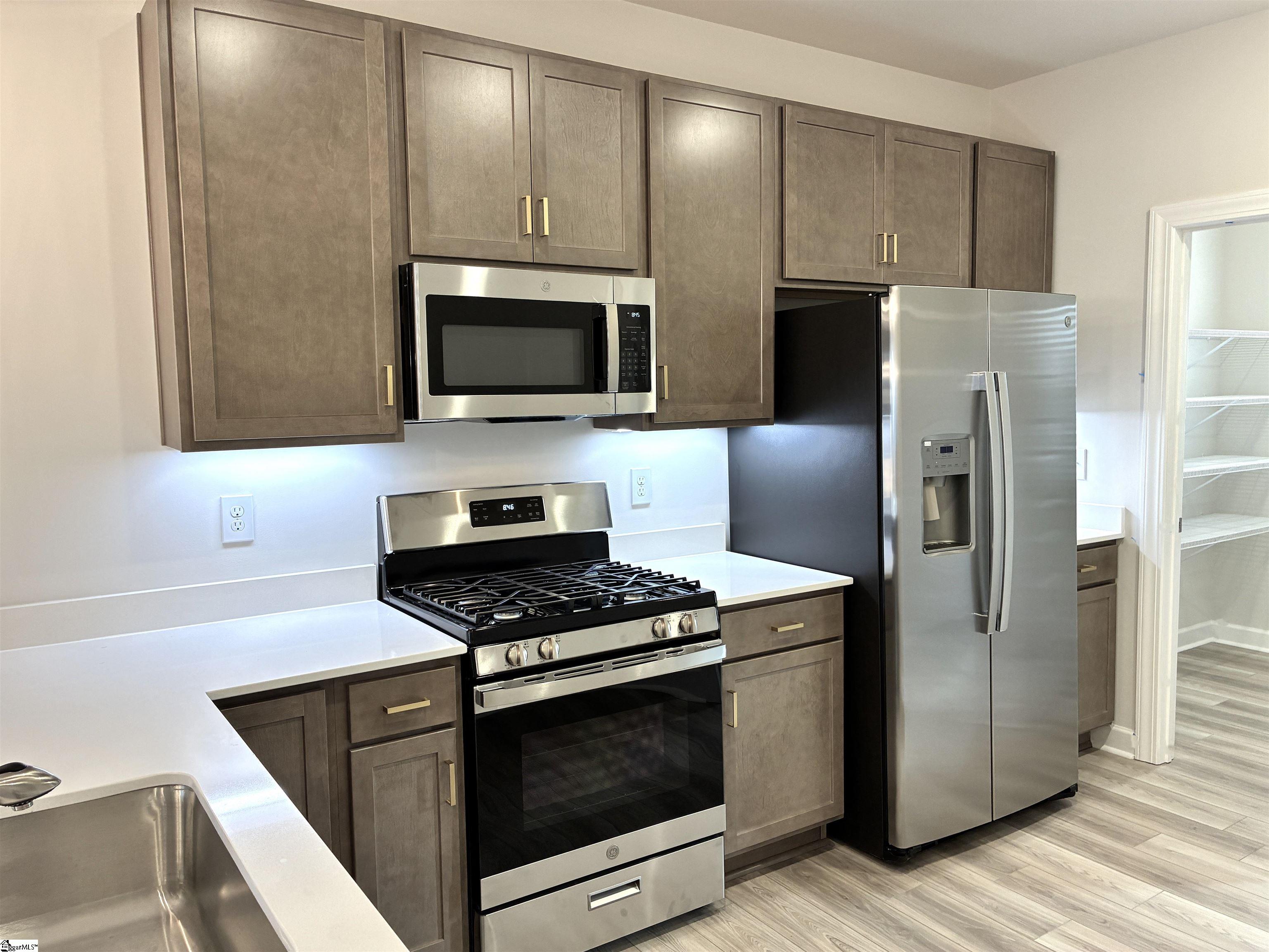 1422 Johnstone Drive Property Photo 3