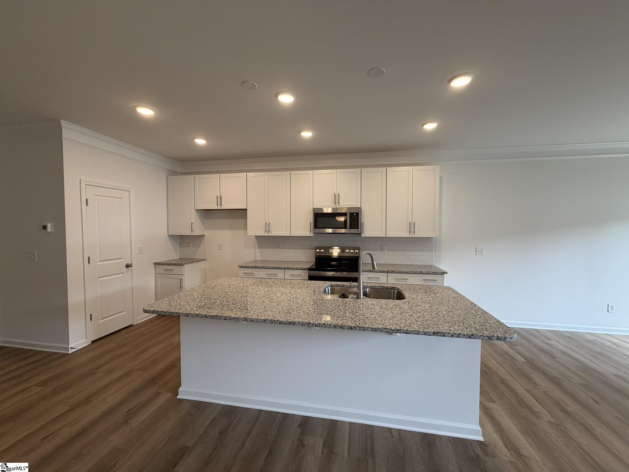 605 Autumn Lake Road Property Photo 5