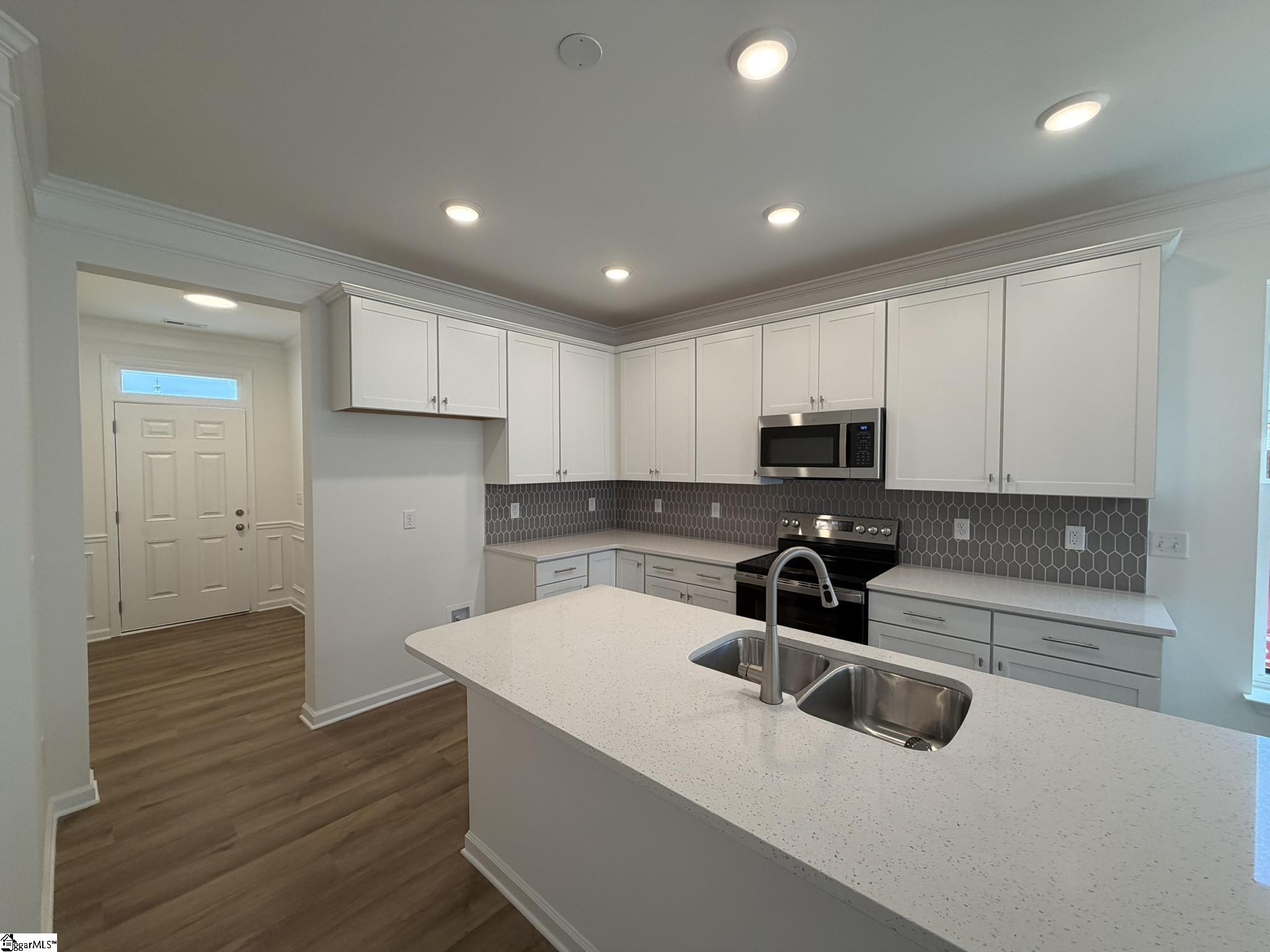 601 Autumn Lake Road Property Photo 5
