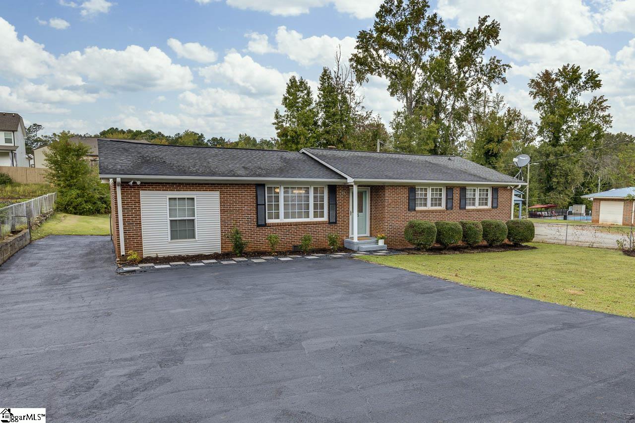 15 Strawberry Drive Property Photo 3