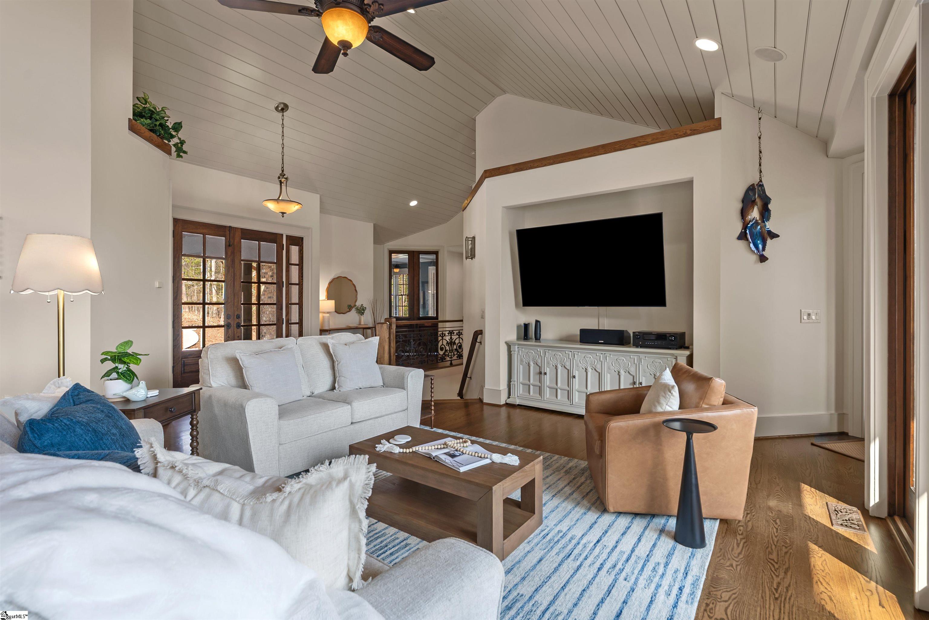 1586628 Property Photo 3
