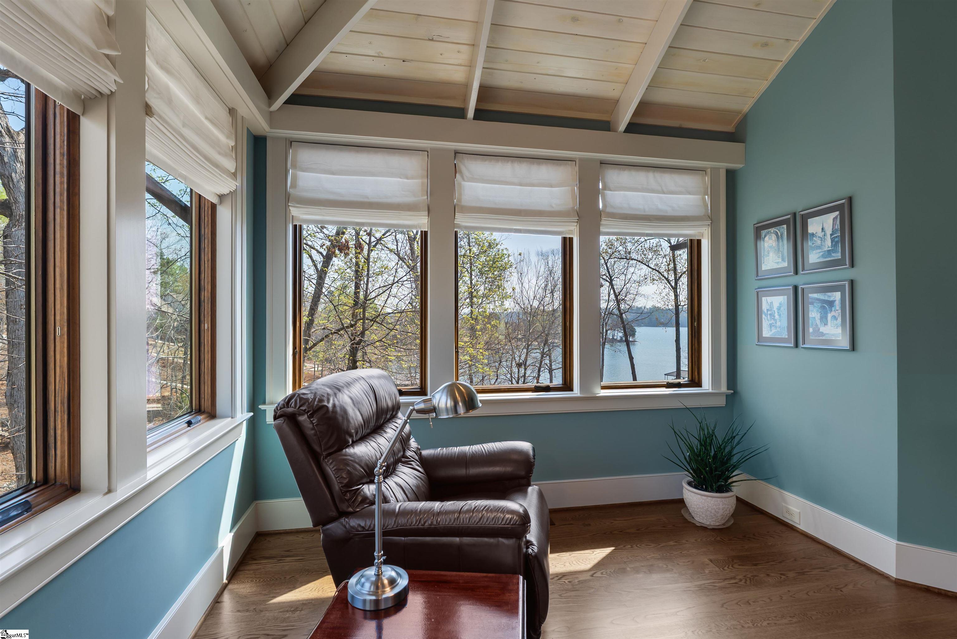 1586628 Property Photo 28