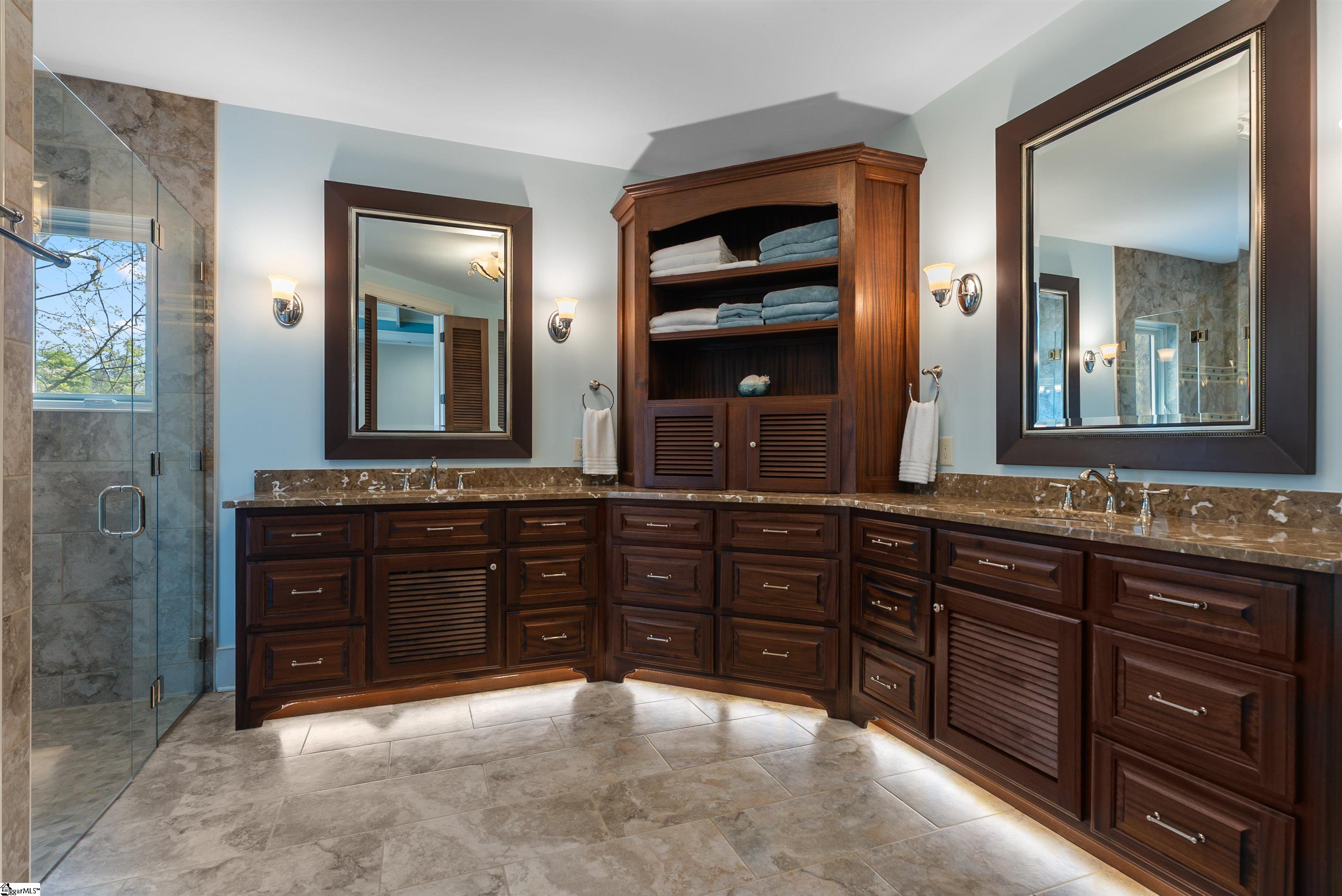 1586628 Property Photo 29