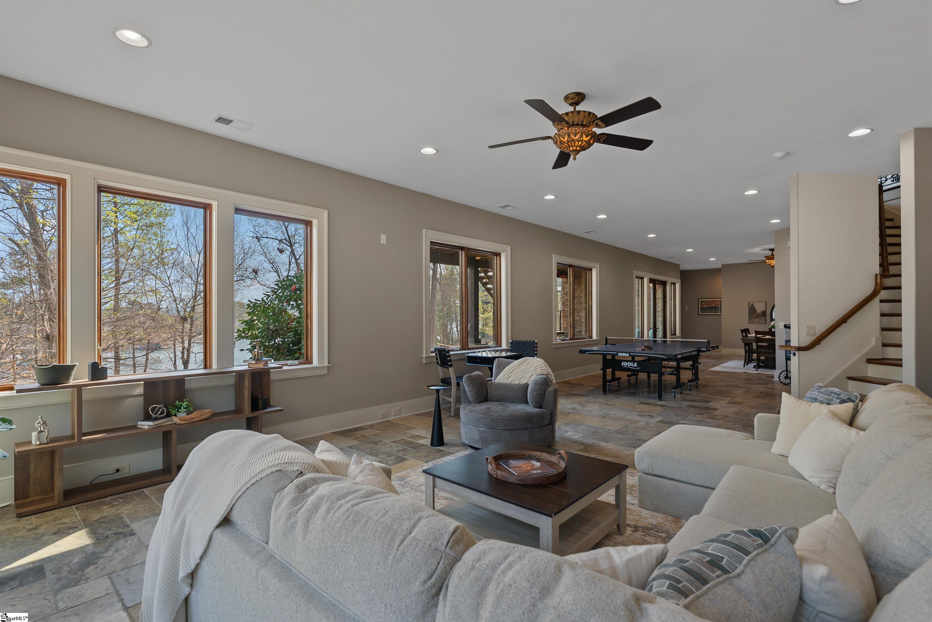 1586628 Property Photo 35