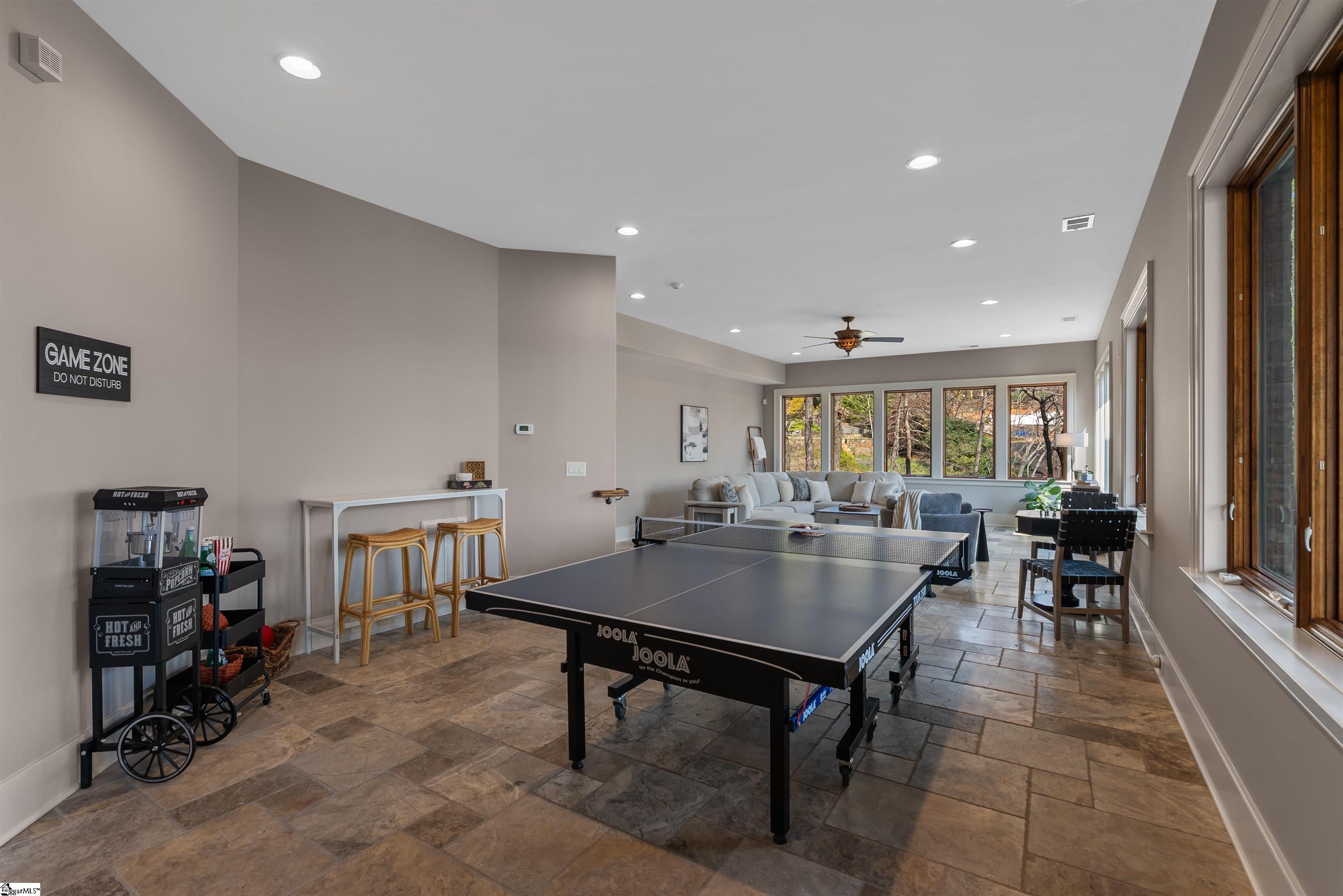 1586628 Property Photo 37