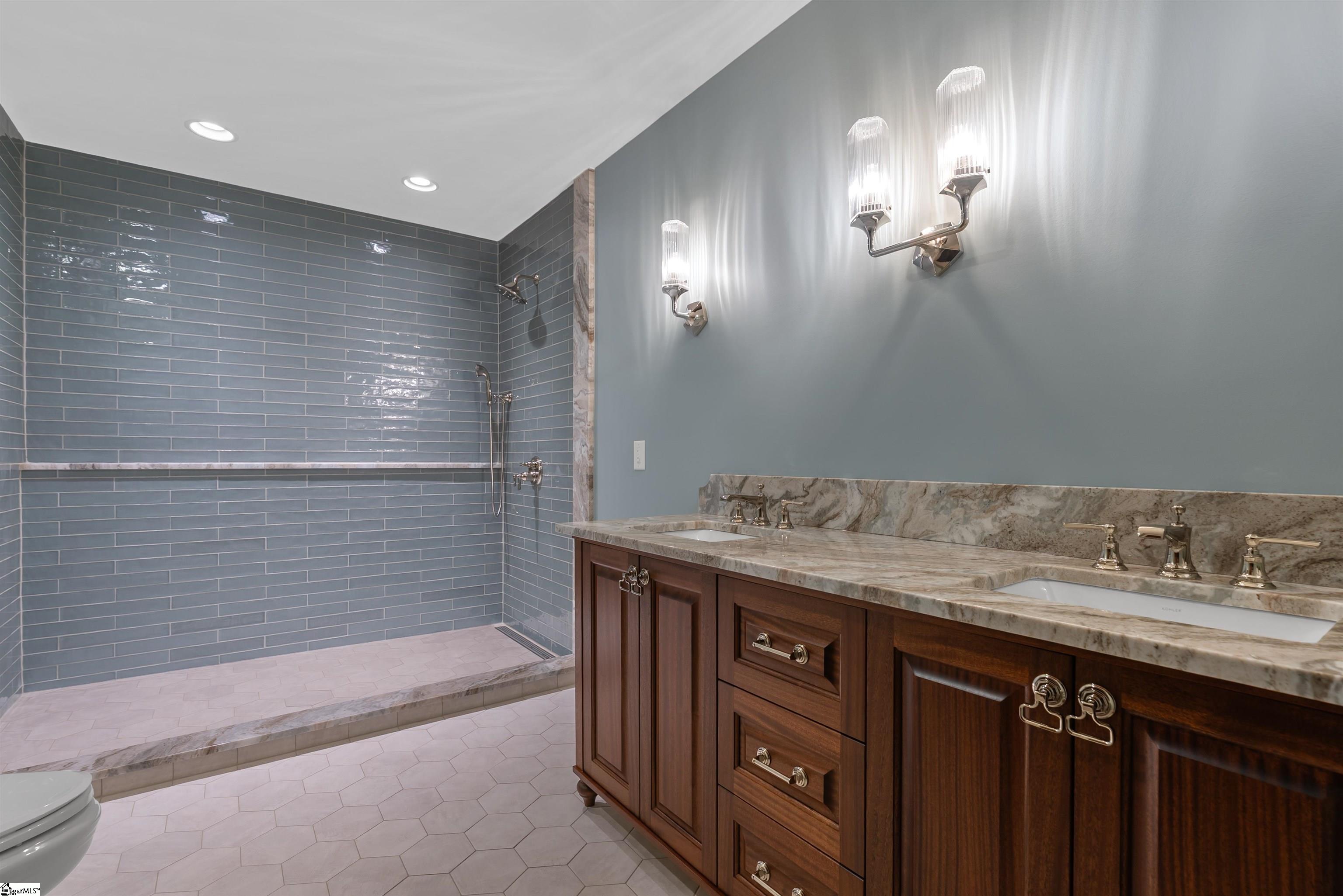 1586628 Property Photo 43