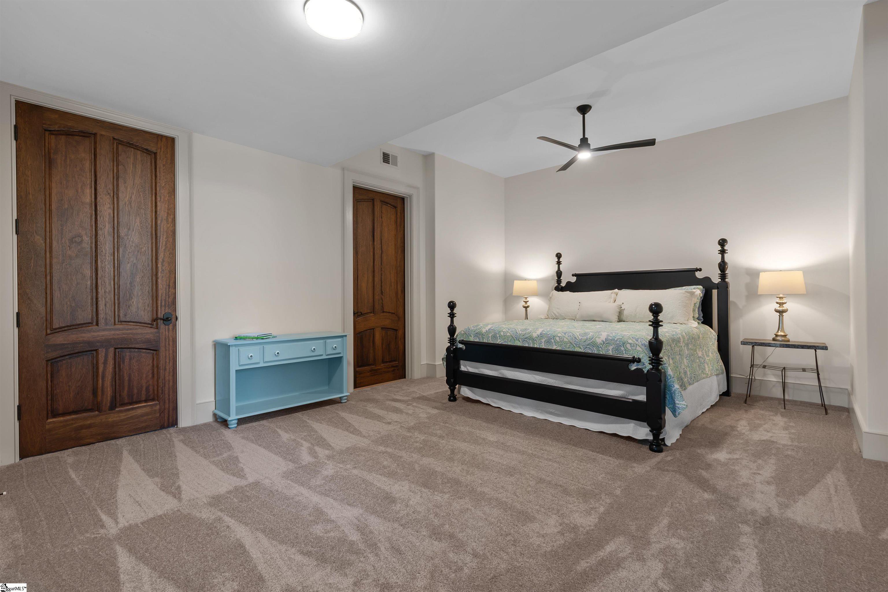 1586628 Property Photo 47