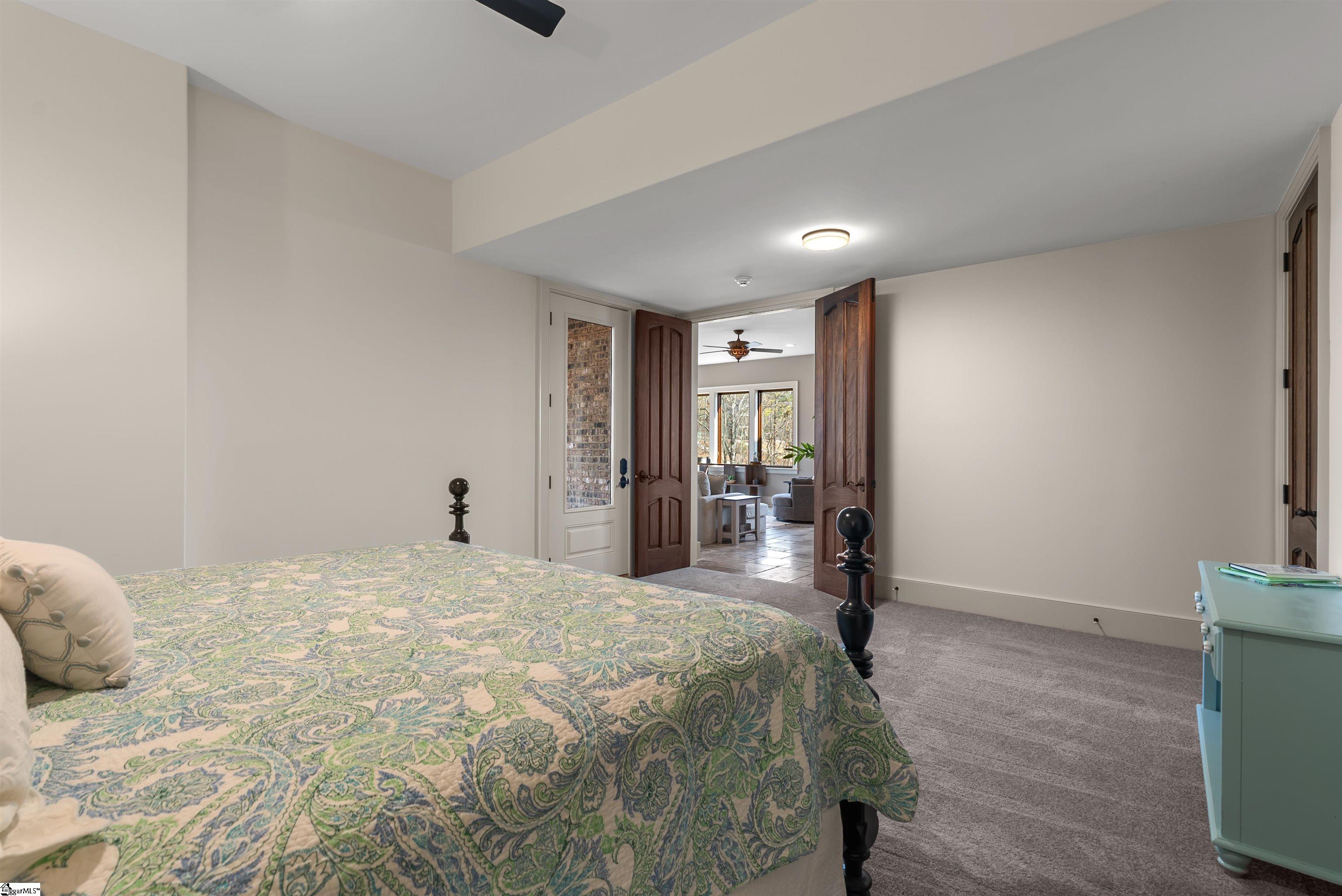 1586628 Property Photo 48