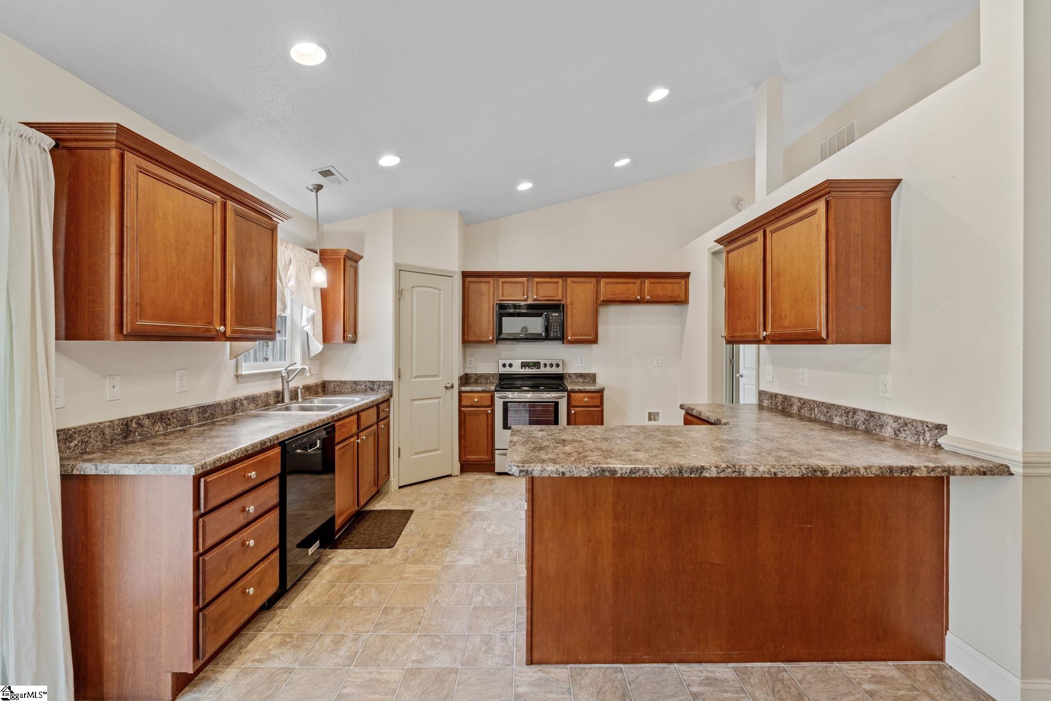 863 Vandenburg Drive Property Photo 12
