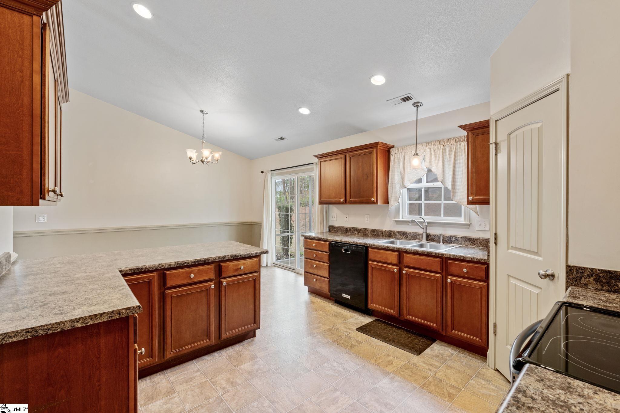 863 Vandenburg Drive Property Photo 13
