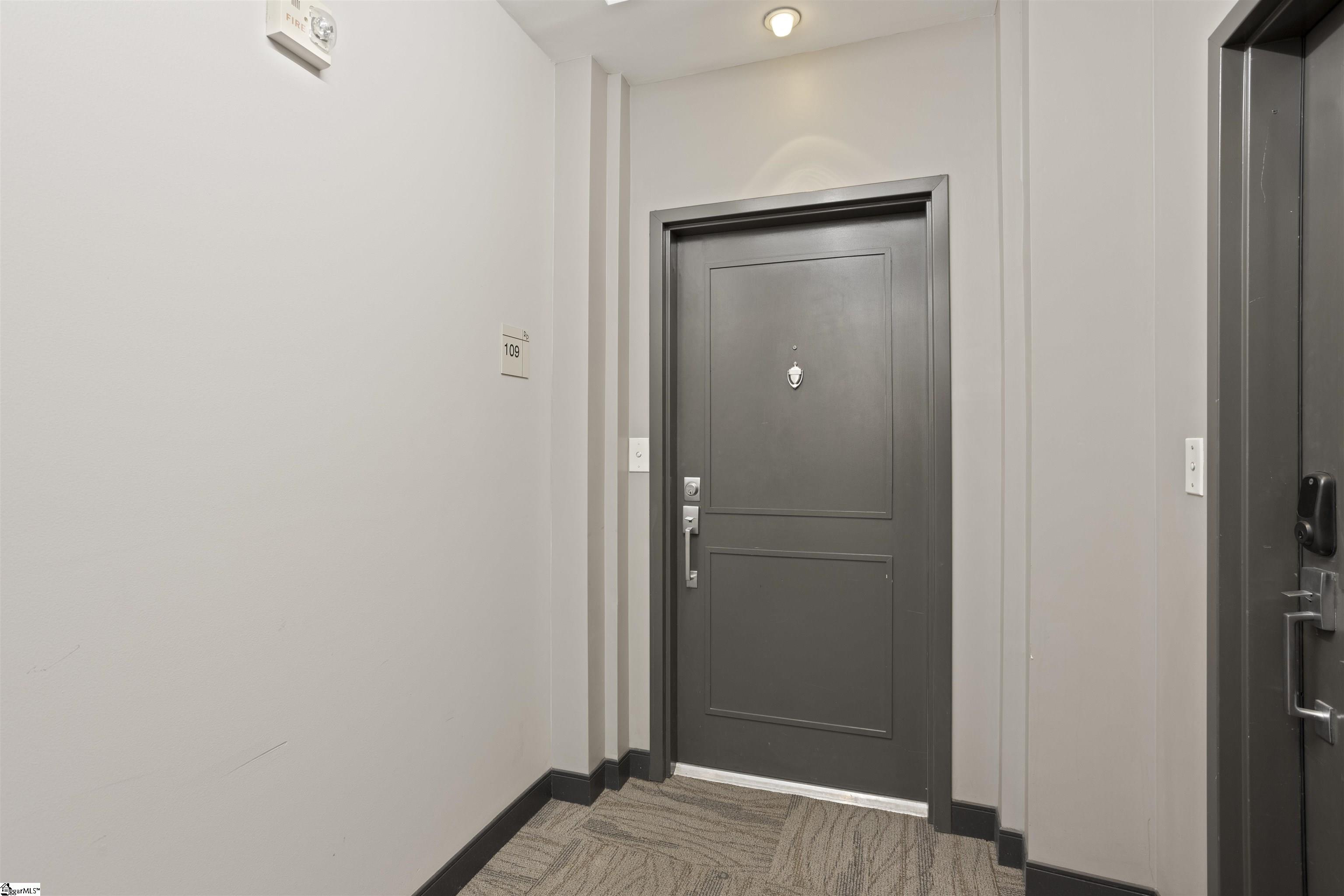 155 Riverplace Property Photo 3