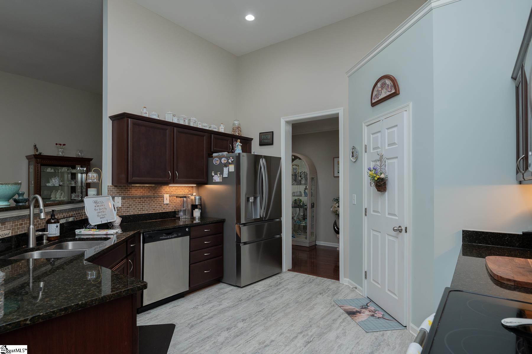 806 Hartscove Court Property Photo 16