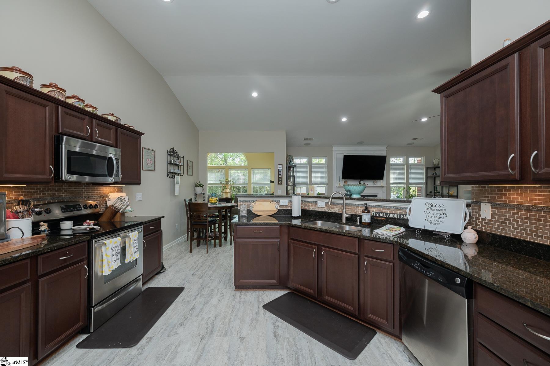 806 Hartscove Court Property Photo 17