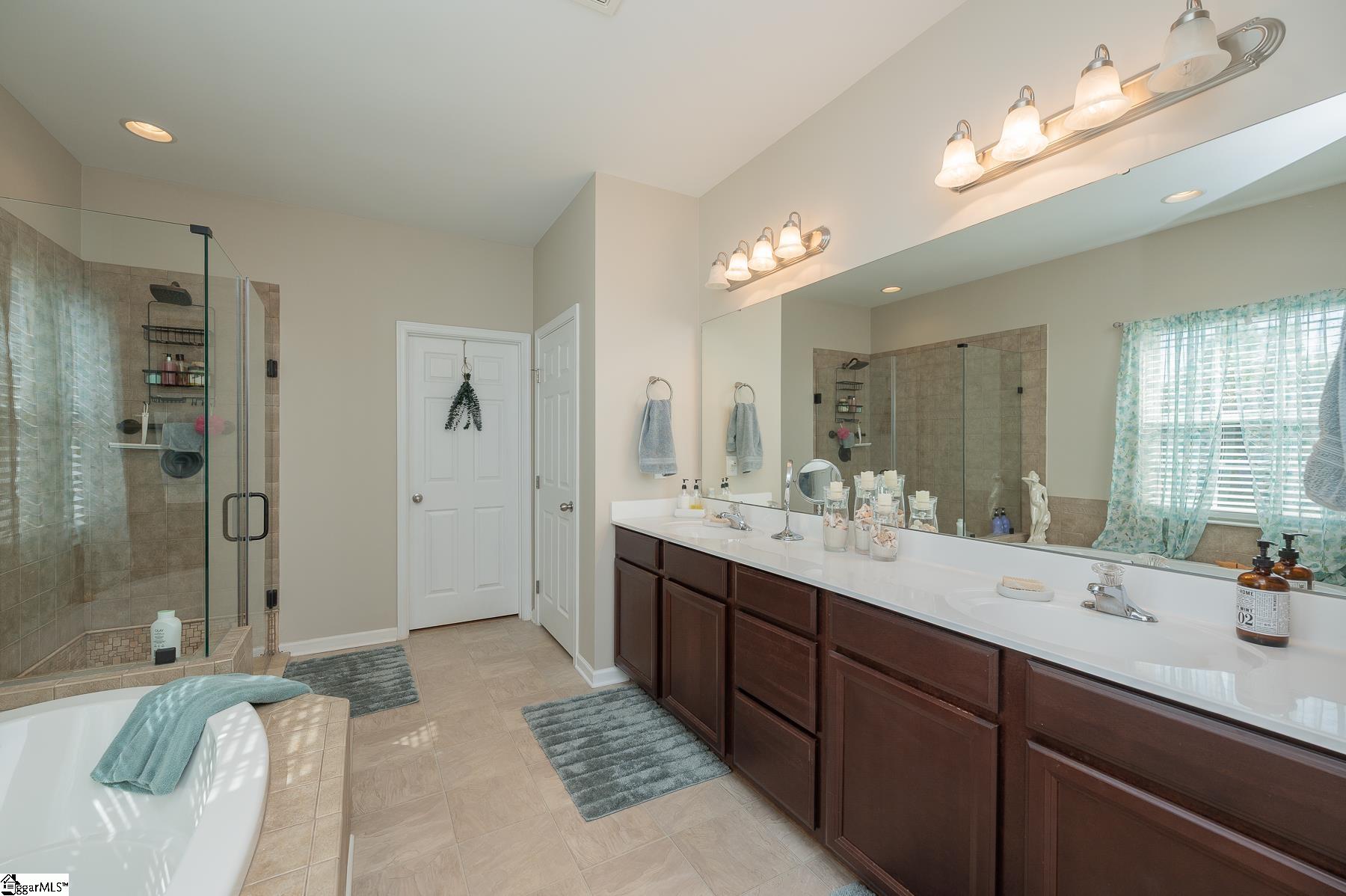 806 Hartscove Court Property Photo 23