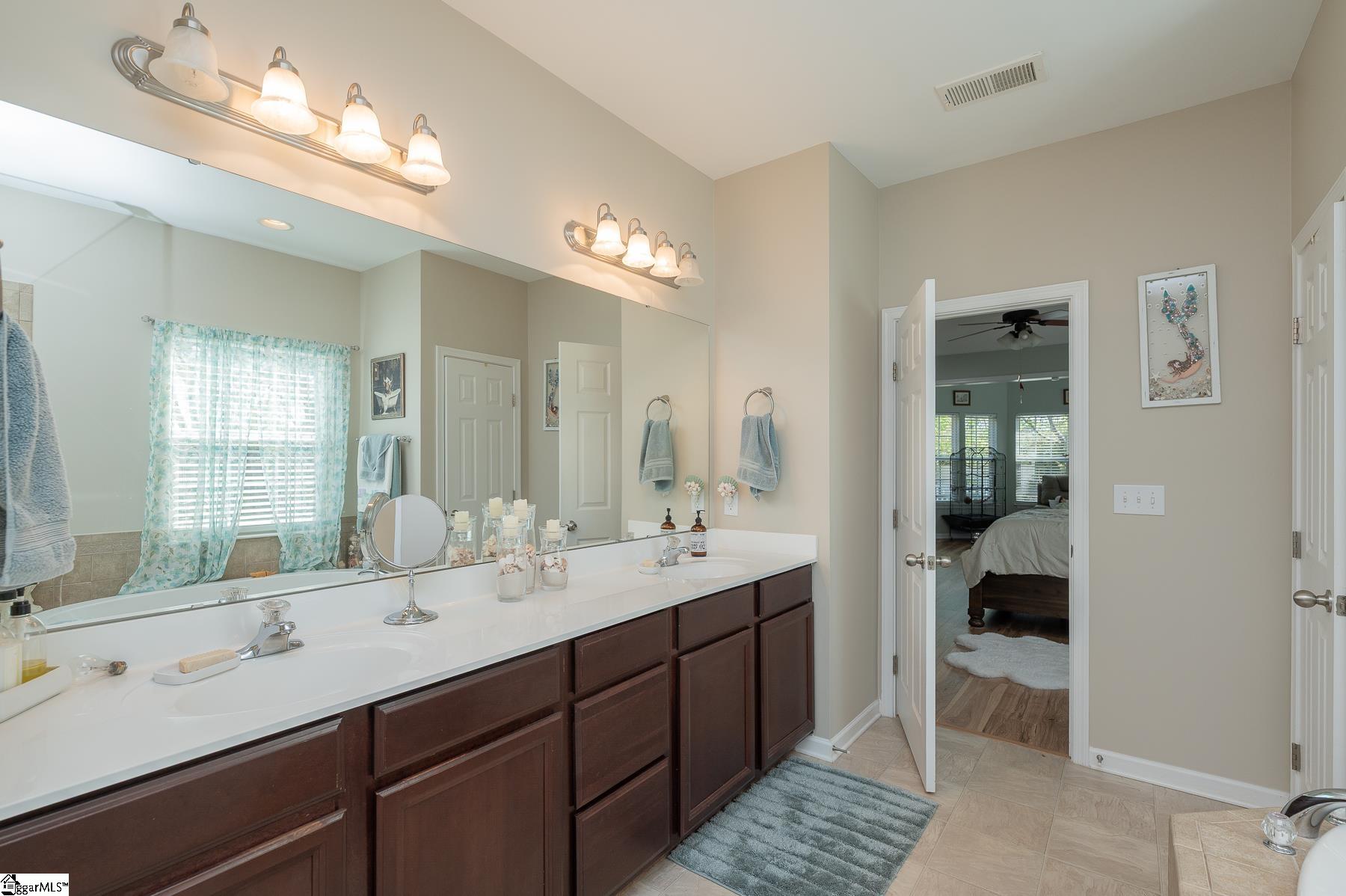 806 Hartscove Court Property Photo 24