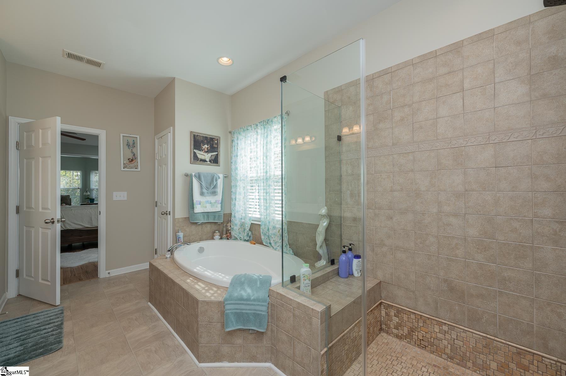 806 Hartscove Court Property Photo 25