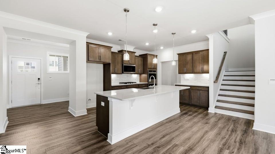 1001 Gresham Place Property Photo 8