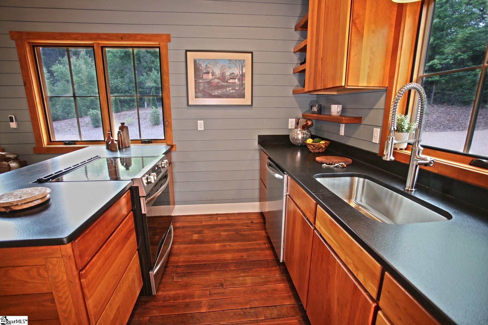 275 Jocassee Lake Road Property Photo 10