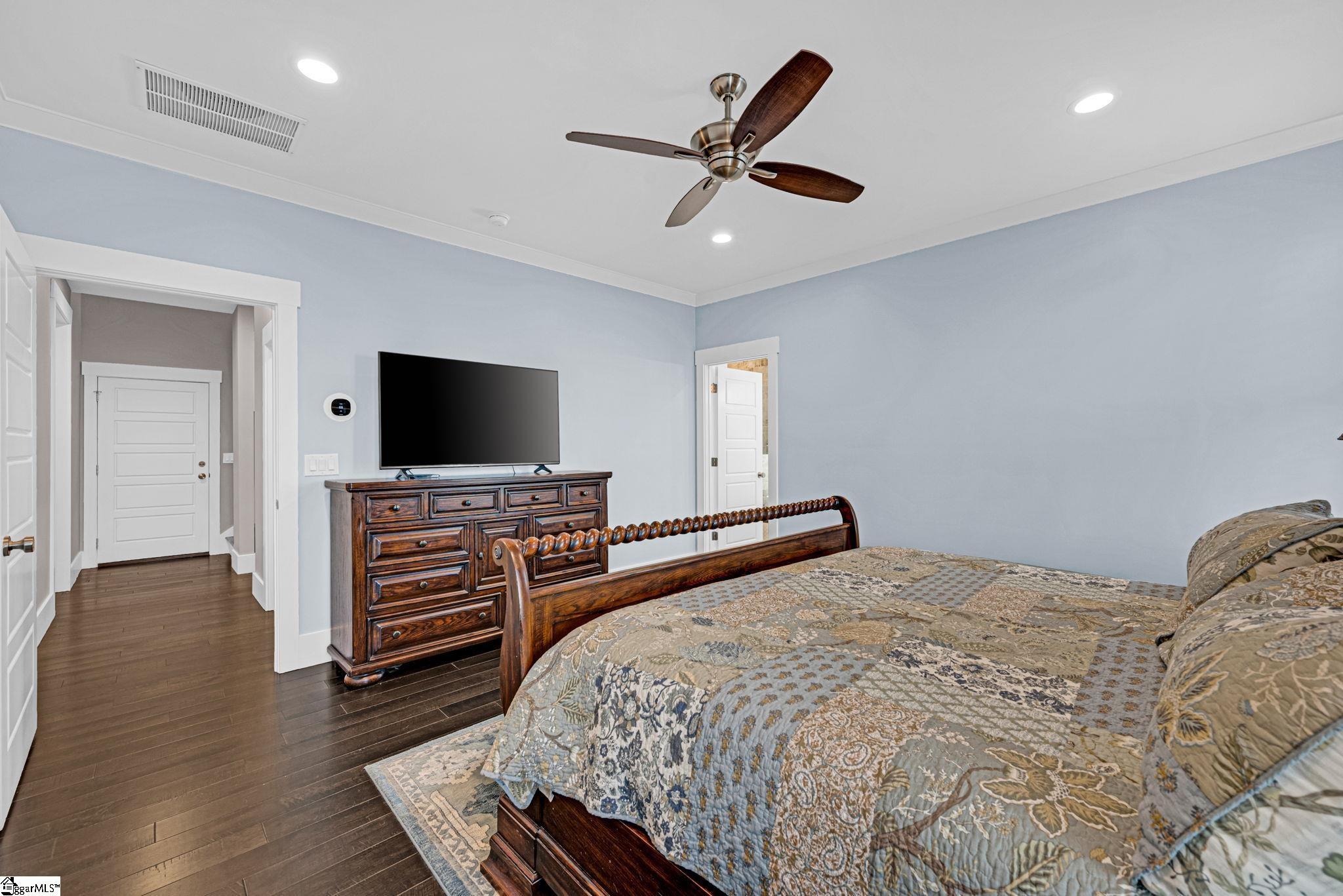 629 Riverstead Drive Property Photo 14