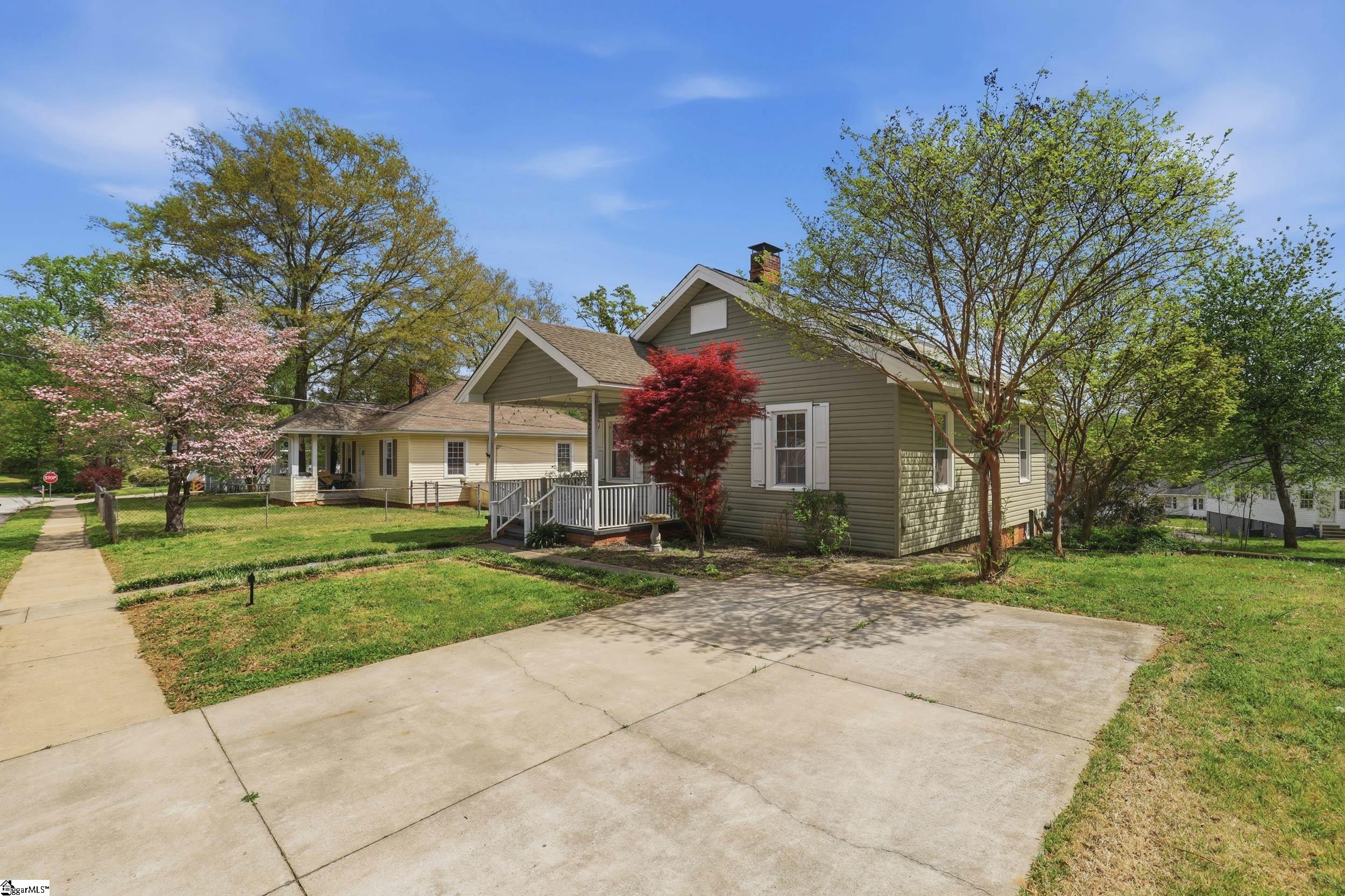 6 Crest Street Property Photo 2