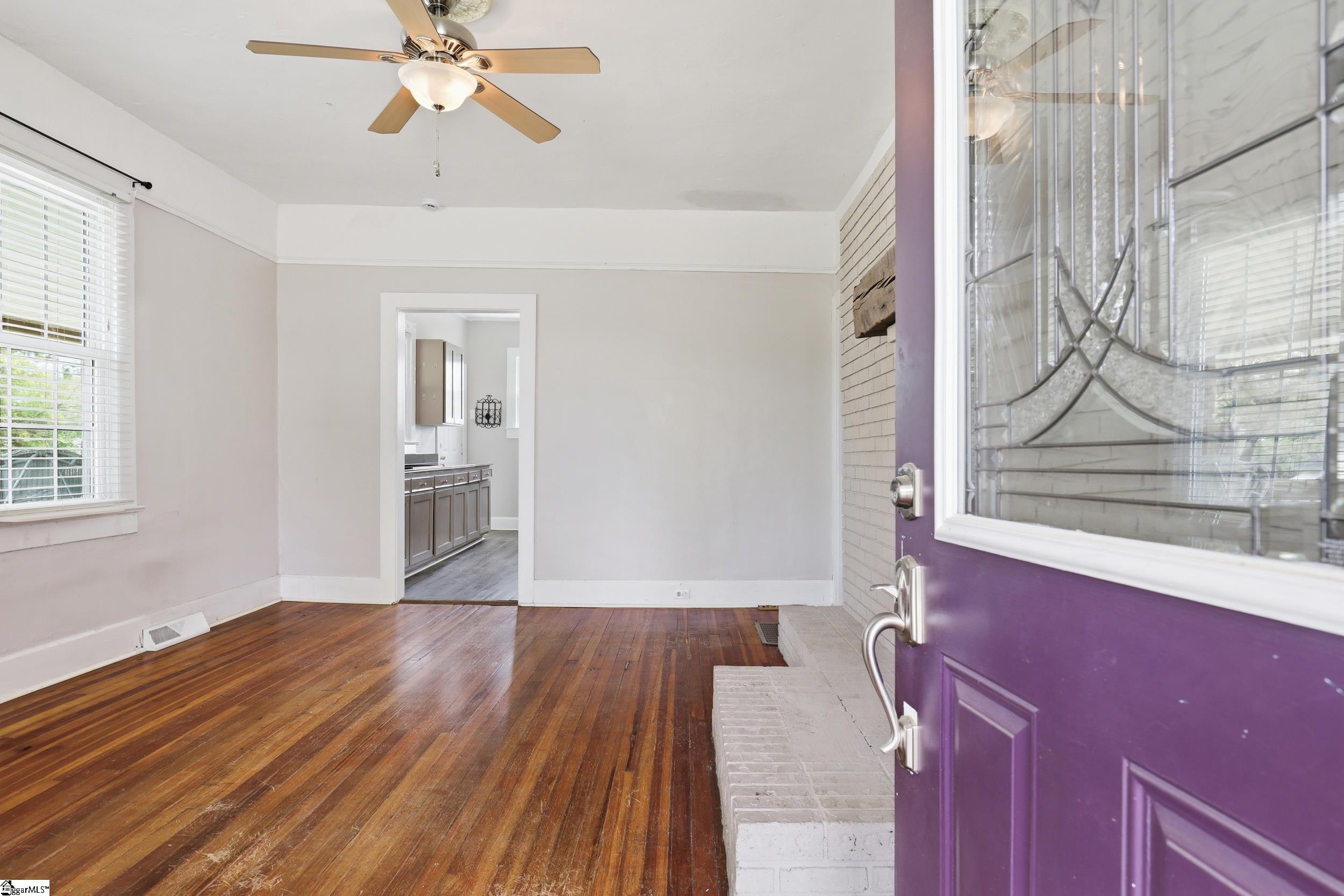 6 Crest Street Property Photo 4