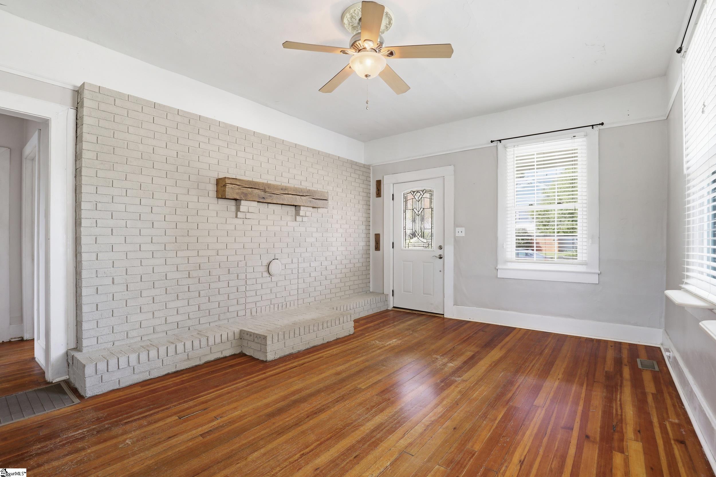 6 Crest Street Property Photo 5