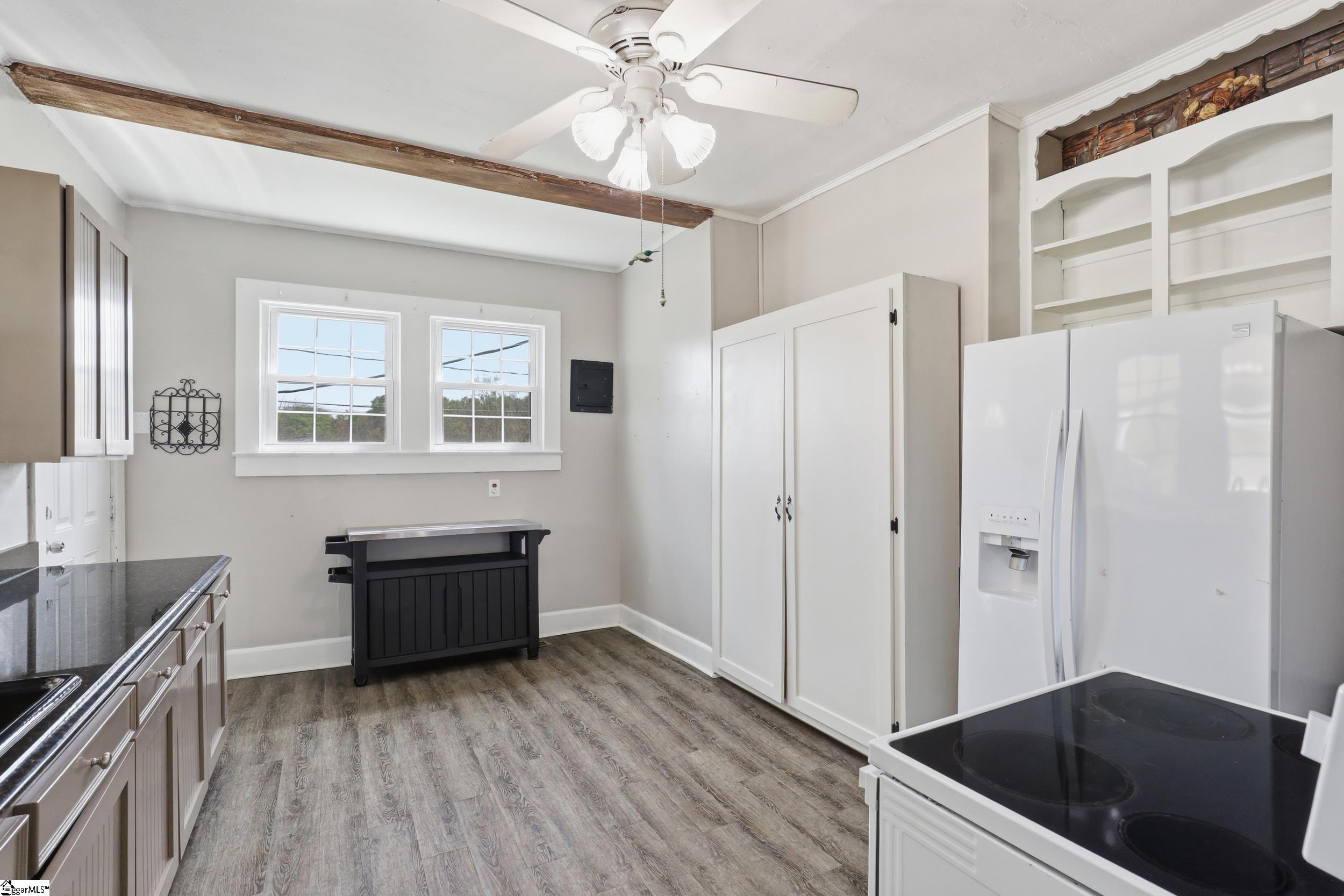 6 Crest Street Property Photo 6