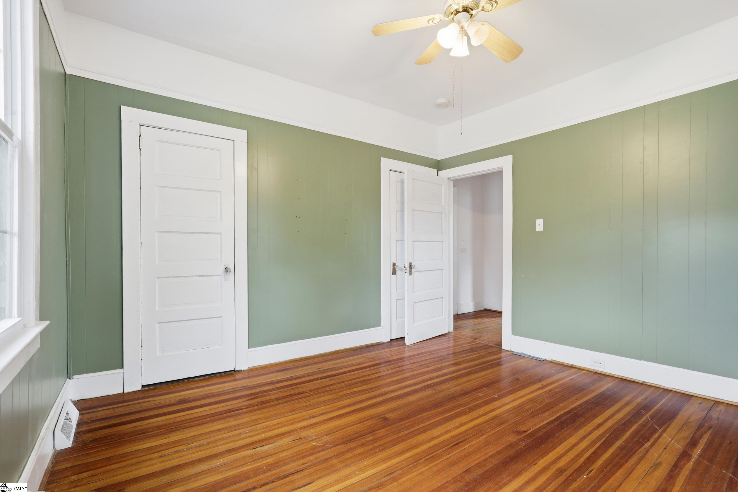 6 Crest Street Property Photo 11