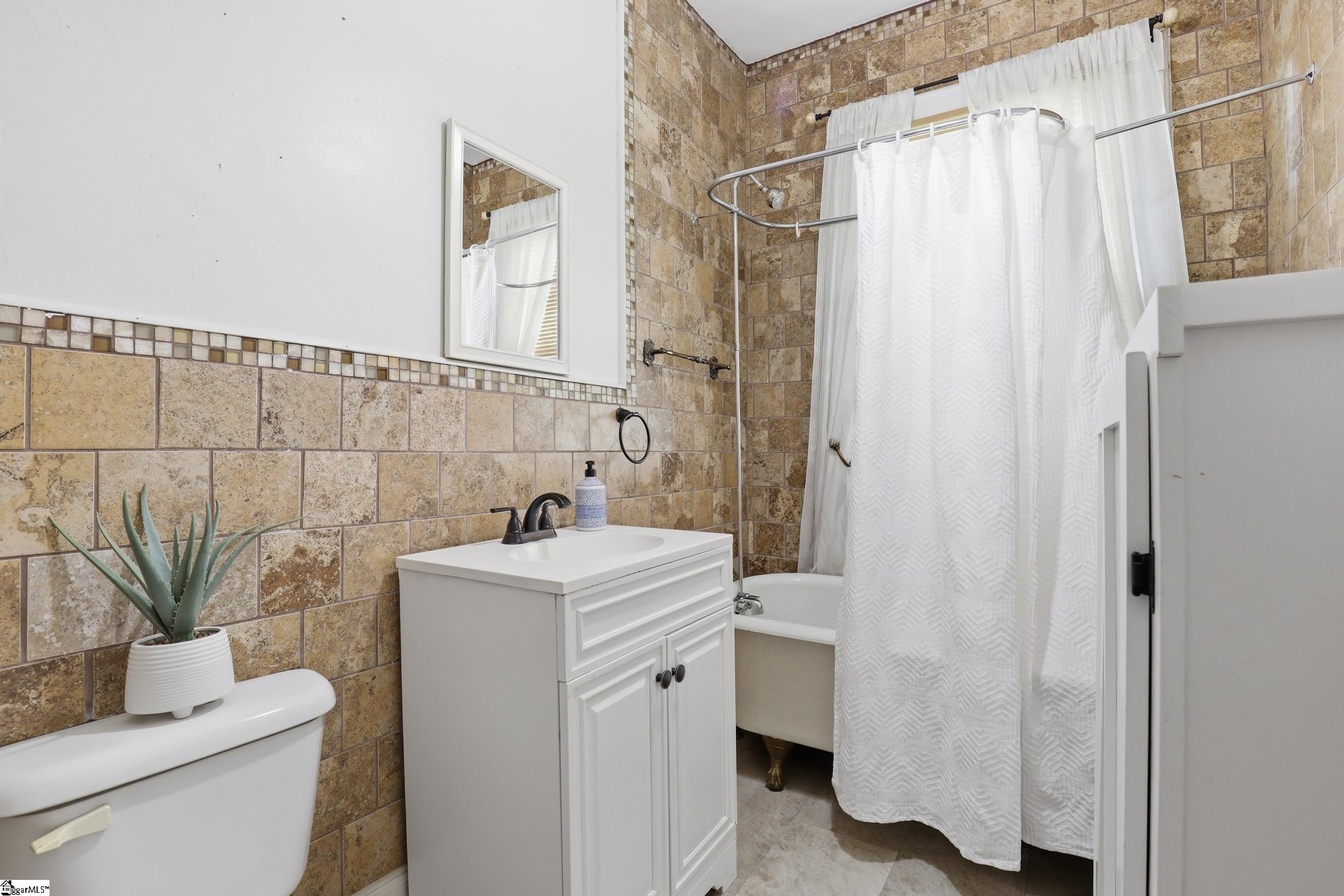 6 Crest Street Property Photo 12