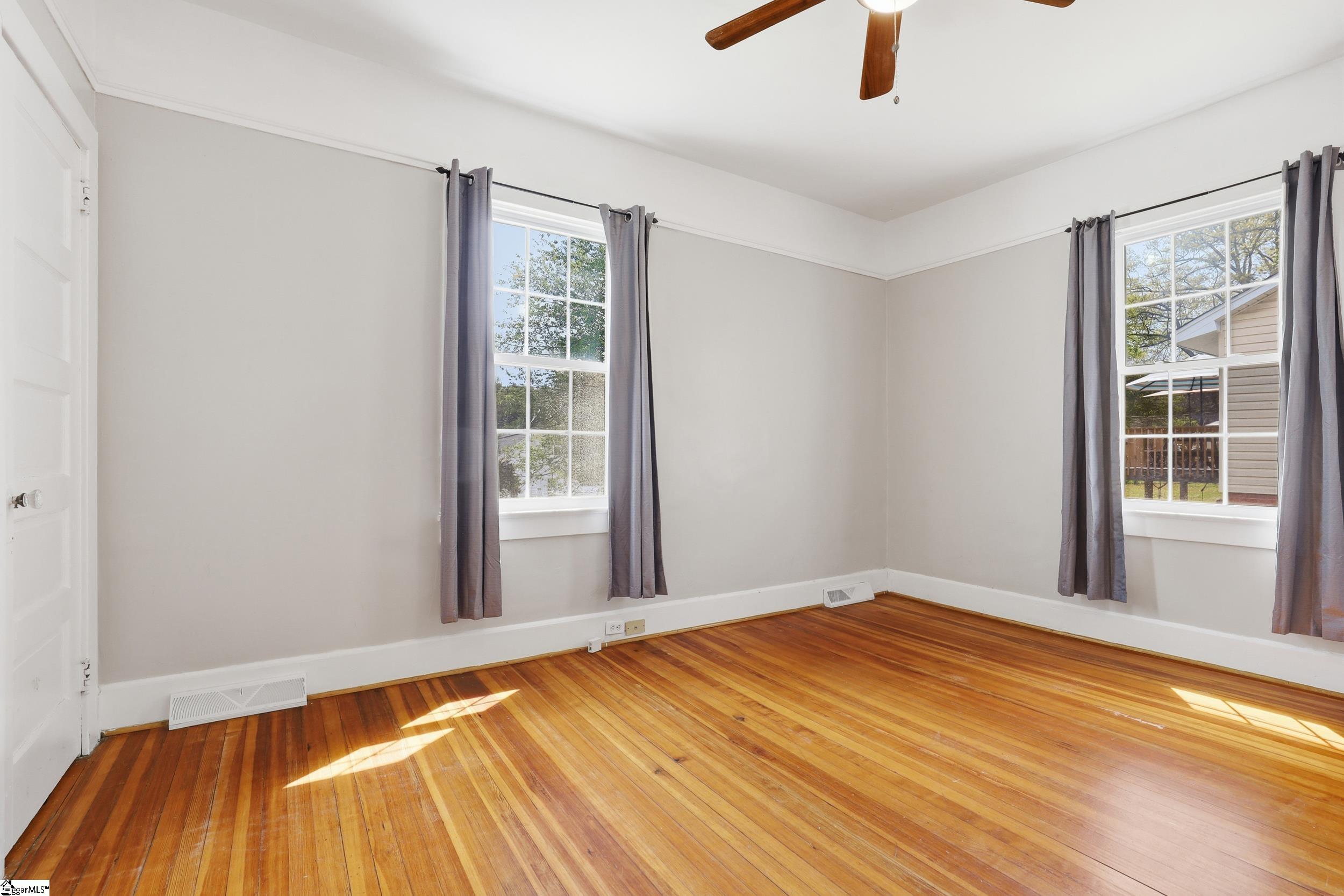 6 Crest Street Property Photo 13