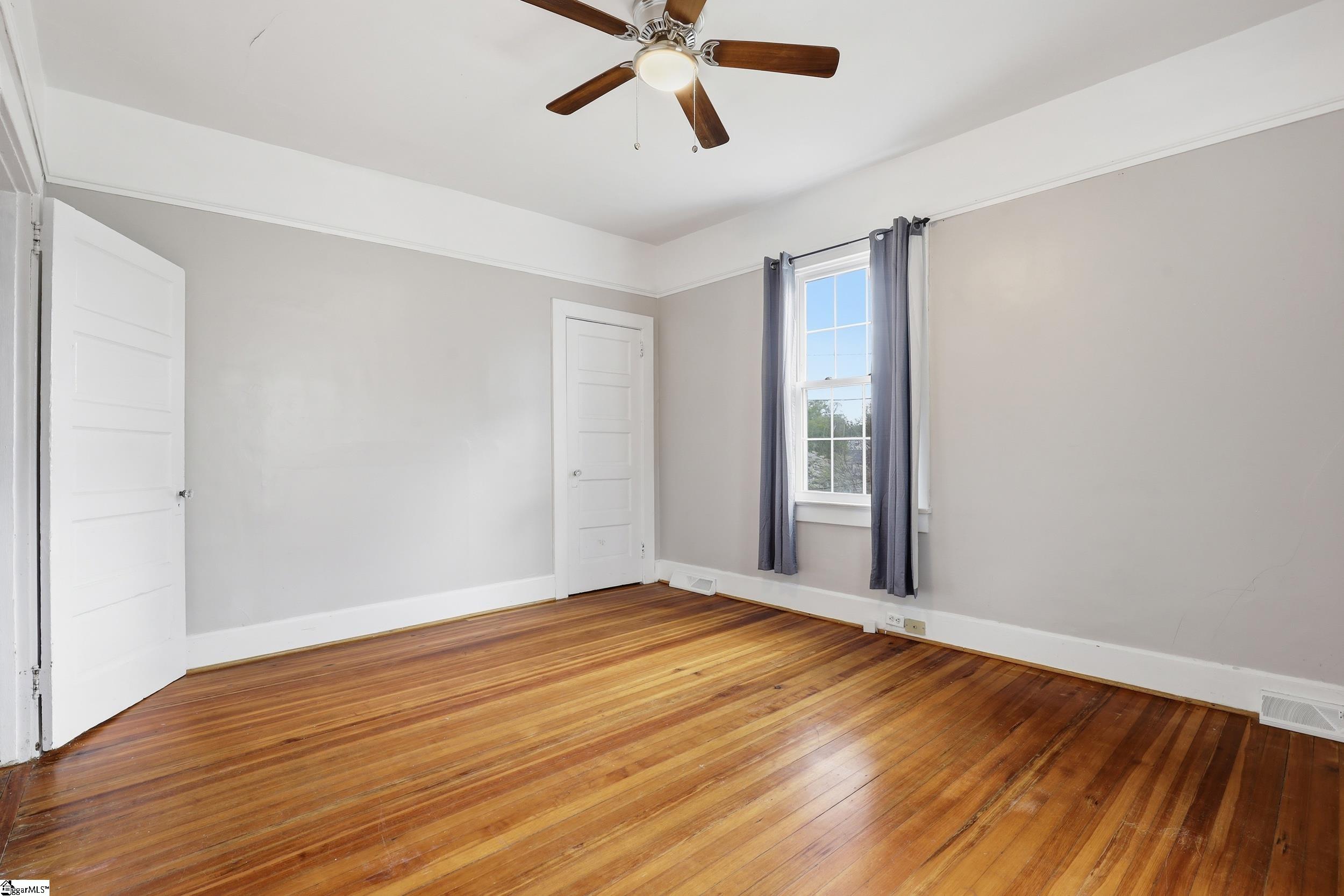 6 Crest Street Property Photo 14
