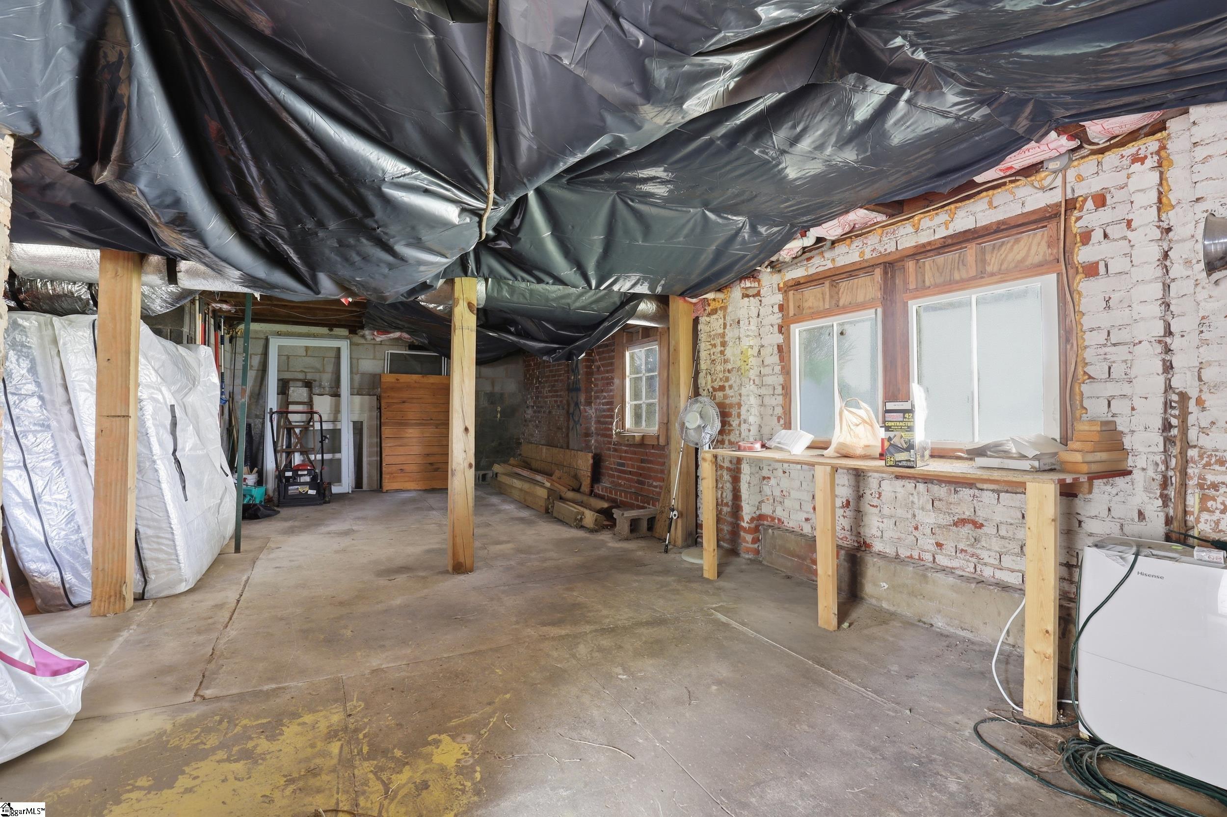 6 Crest Street Property Photo 17