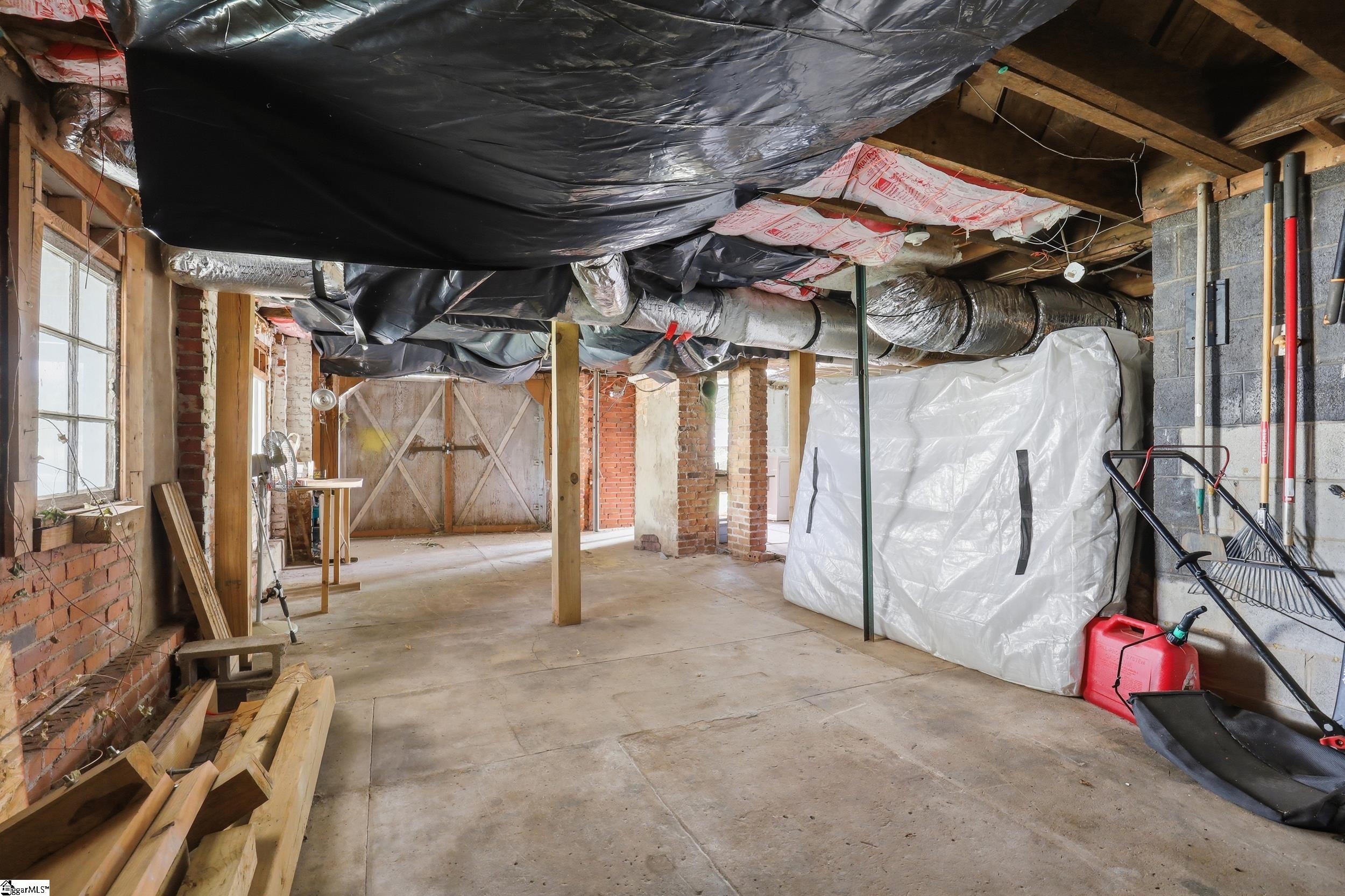 6 Crest Street Property Photo 18
