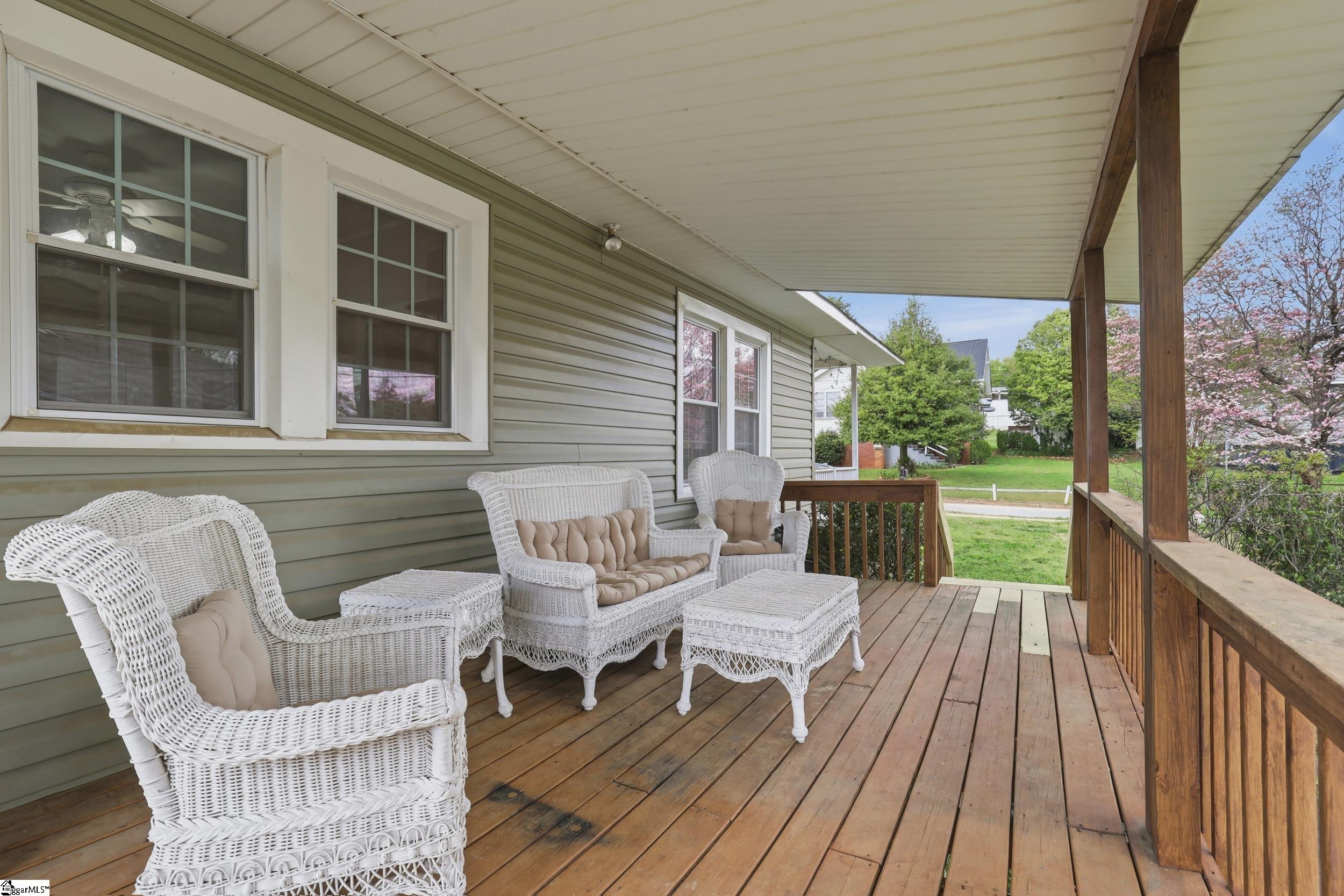 6 Crest Street Property Photo 19