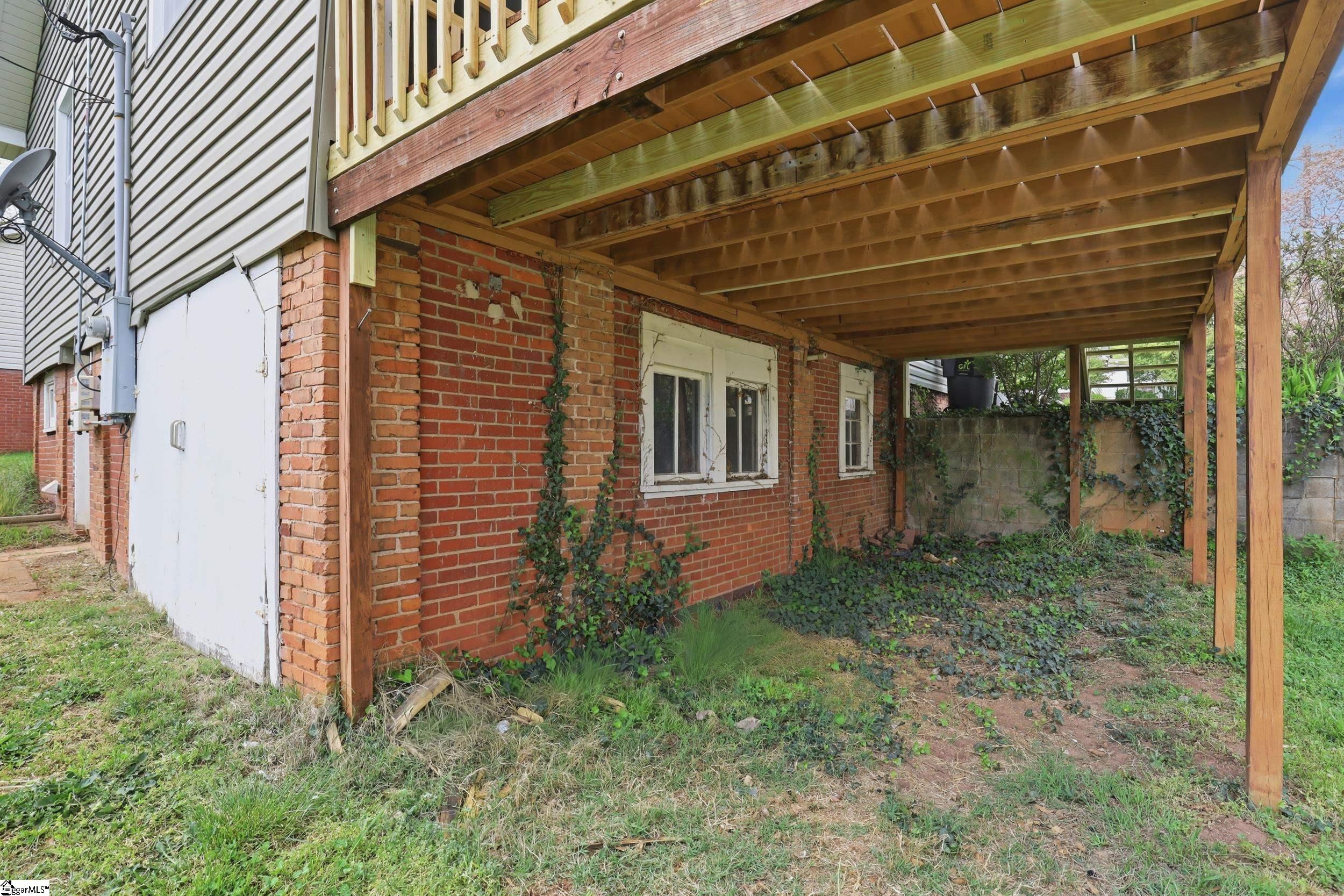 6 Crest Street Property Photo 21