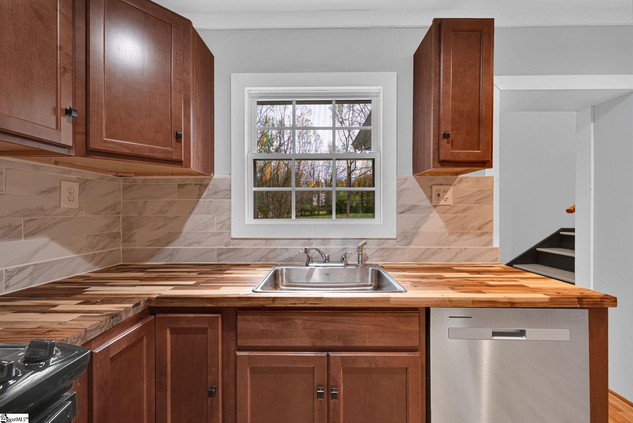 303 Garren Road Property Photo 17