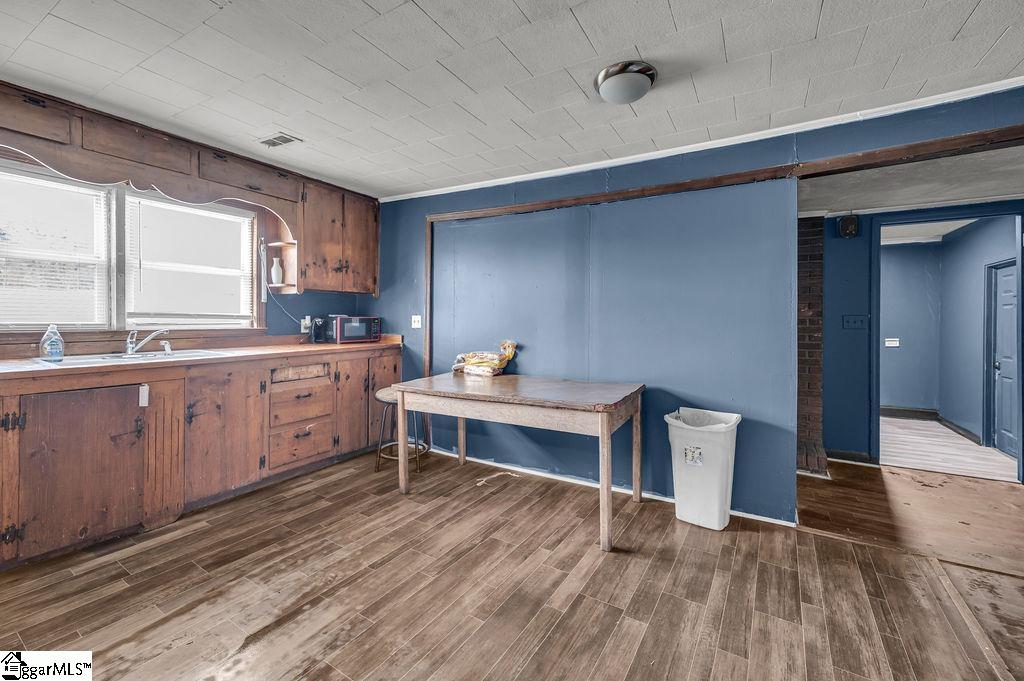 1660 Wofford Street Property Photo 10