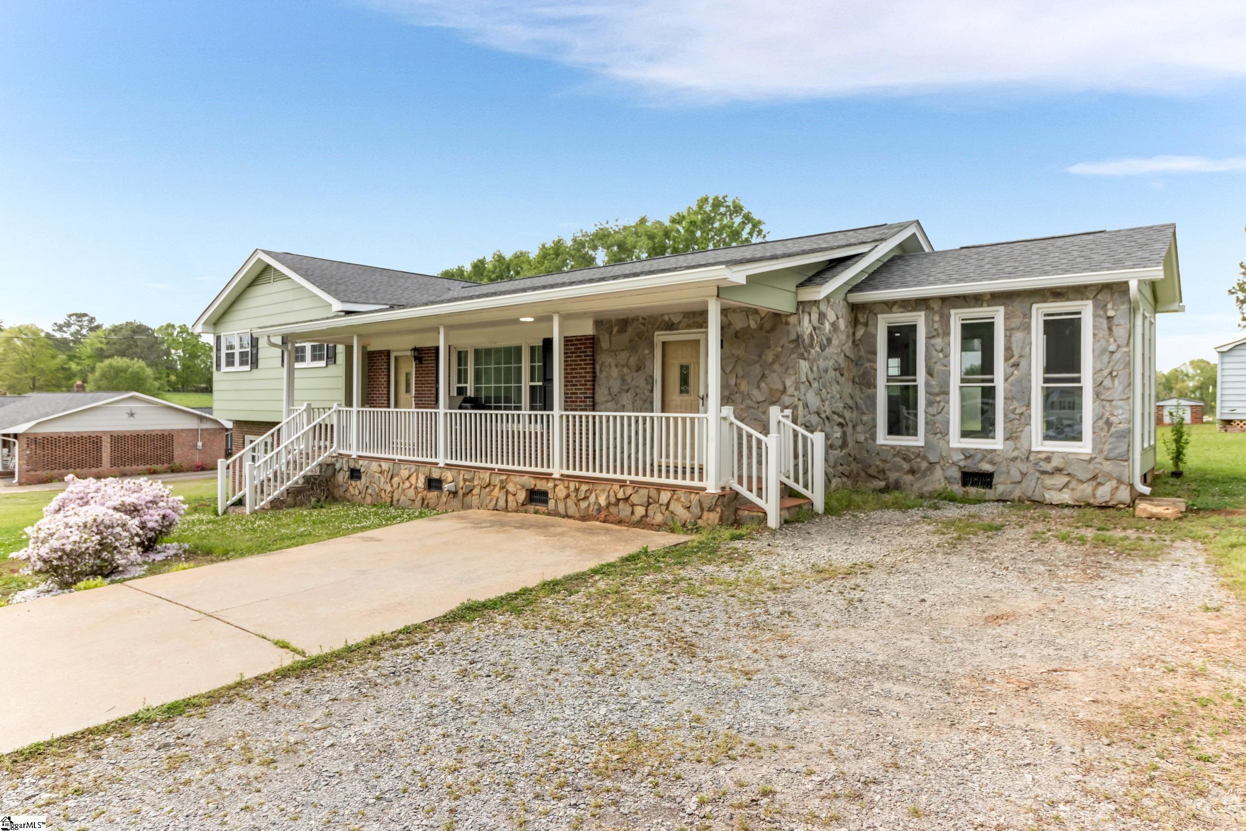 2118 Buffalo West Springs Highway Property Photo 2