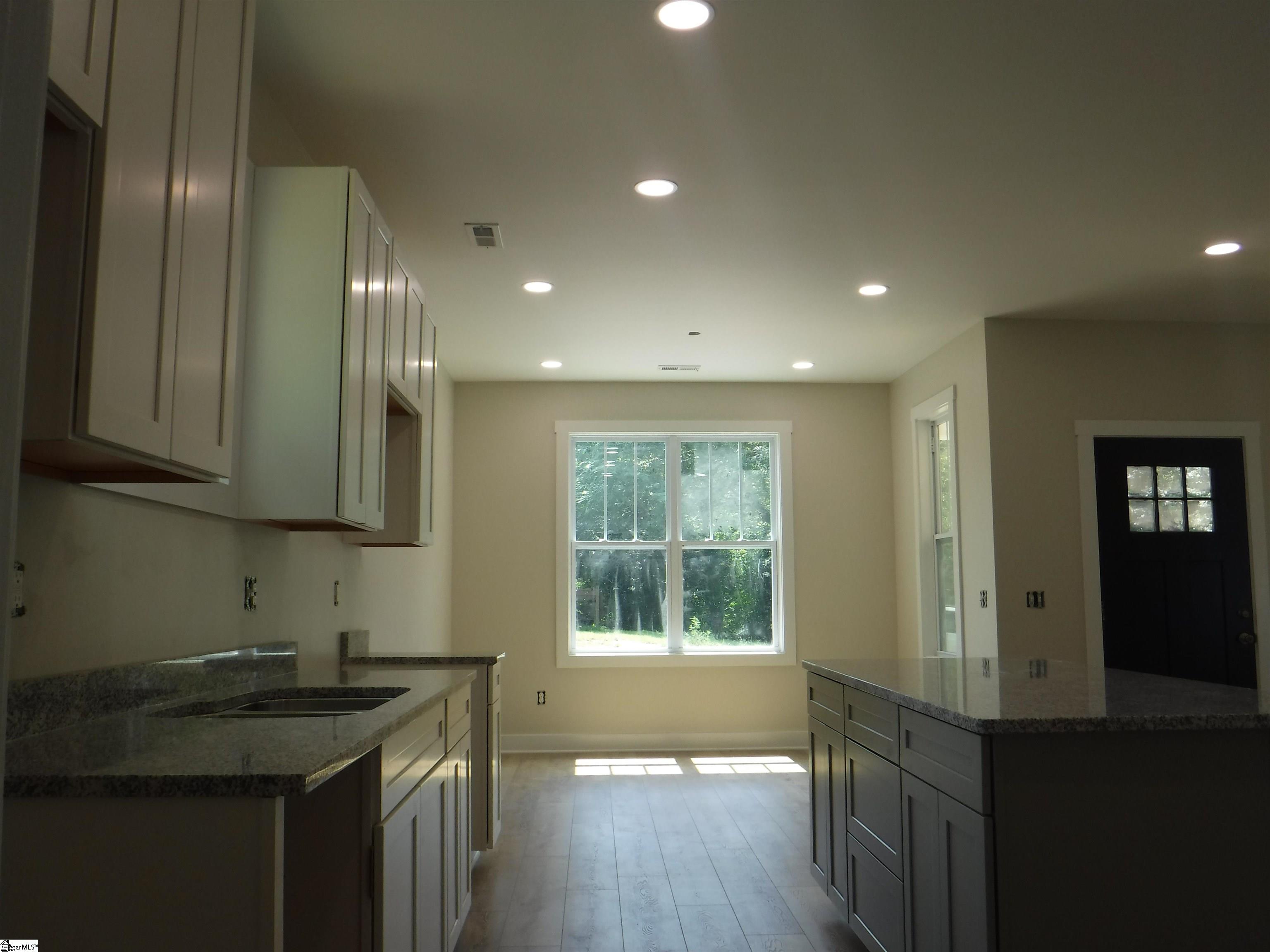 504 Greenlea Street Property Photo 3