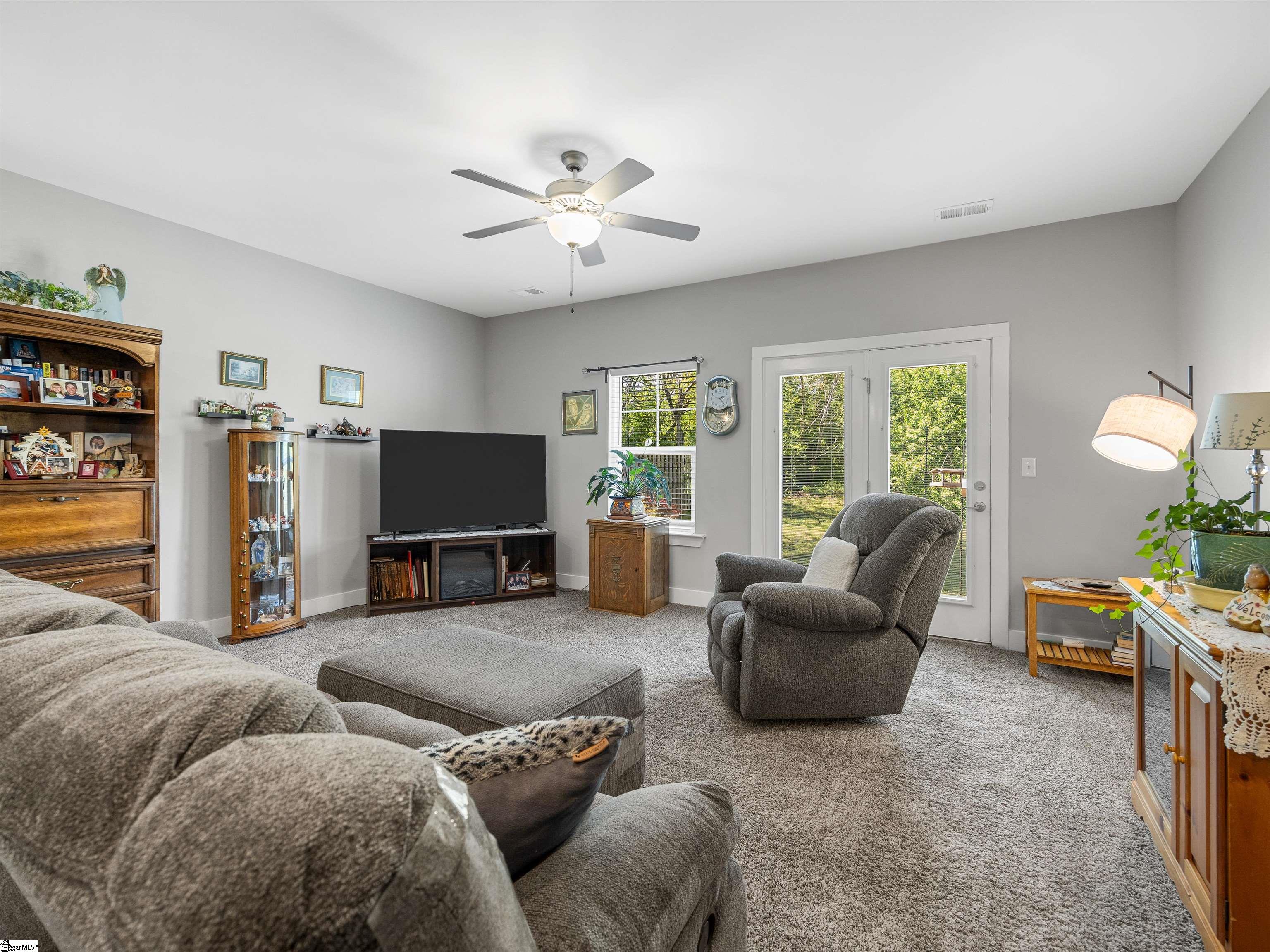 105 Valley Creek Drive Property Photo 4