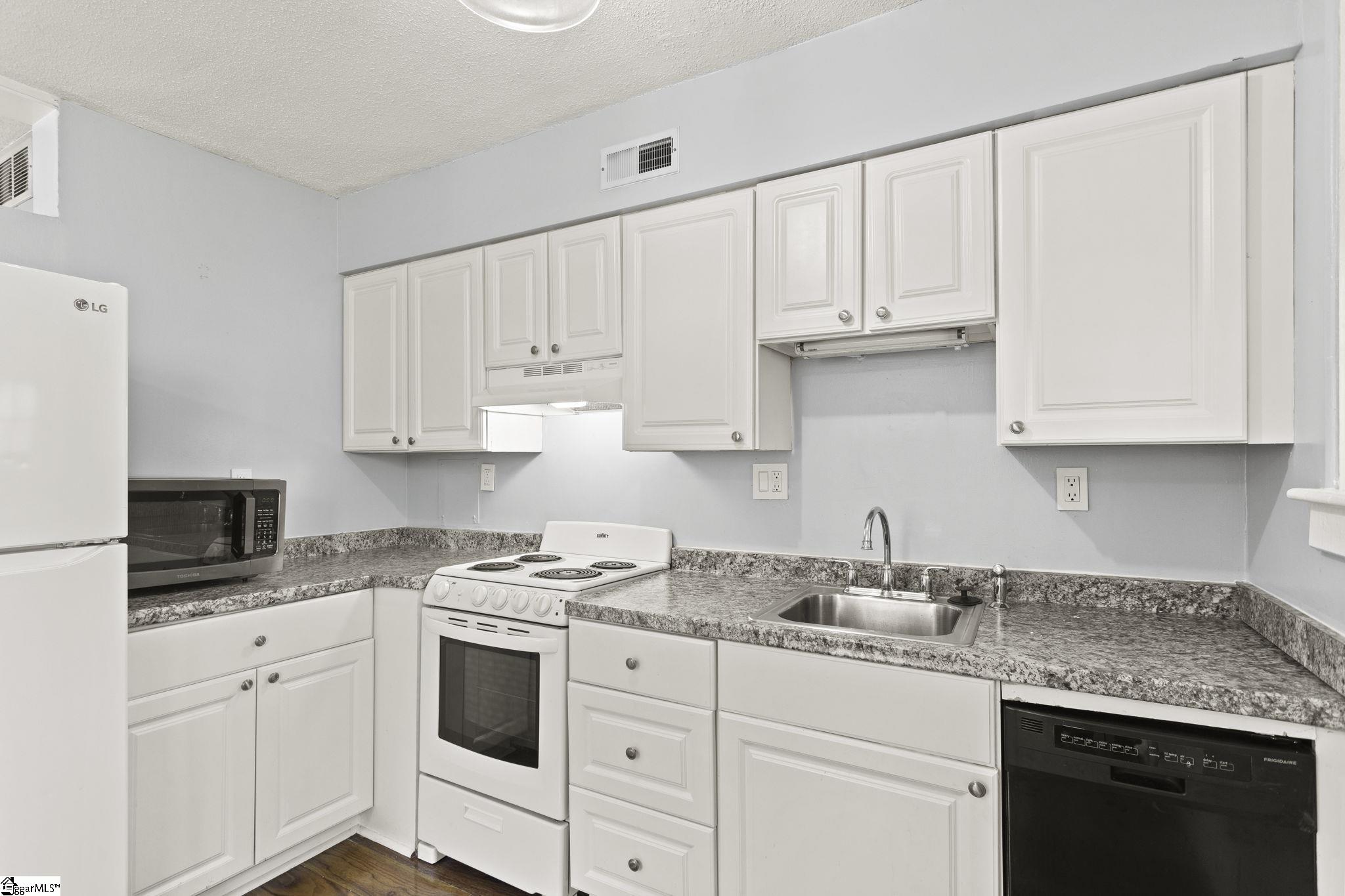11 Faris Circle Property Photo 6