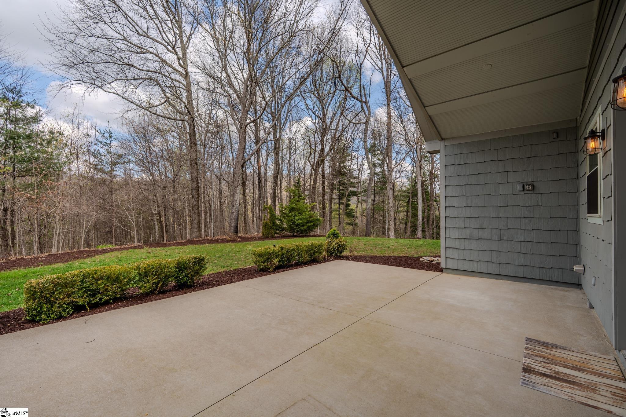 38 The Cliffs Parkway Property Photo 37