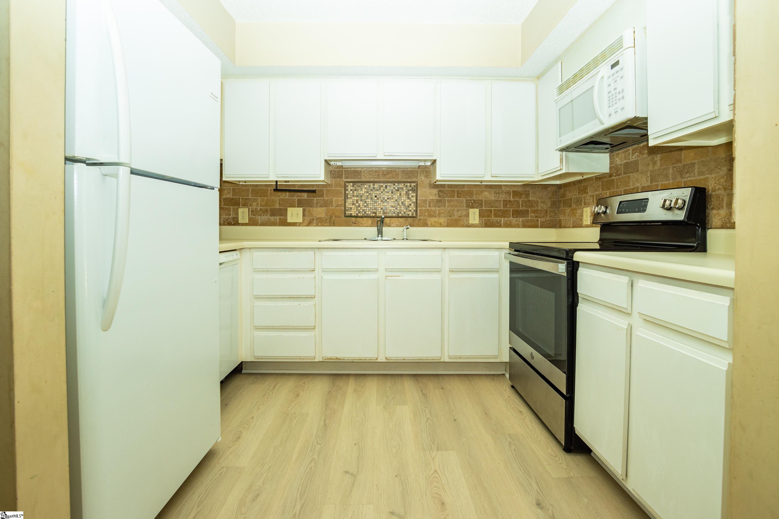 1587880 Property Photo 3
