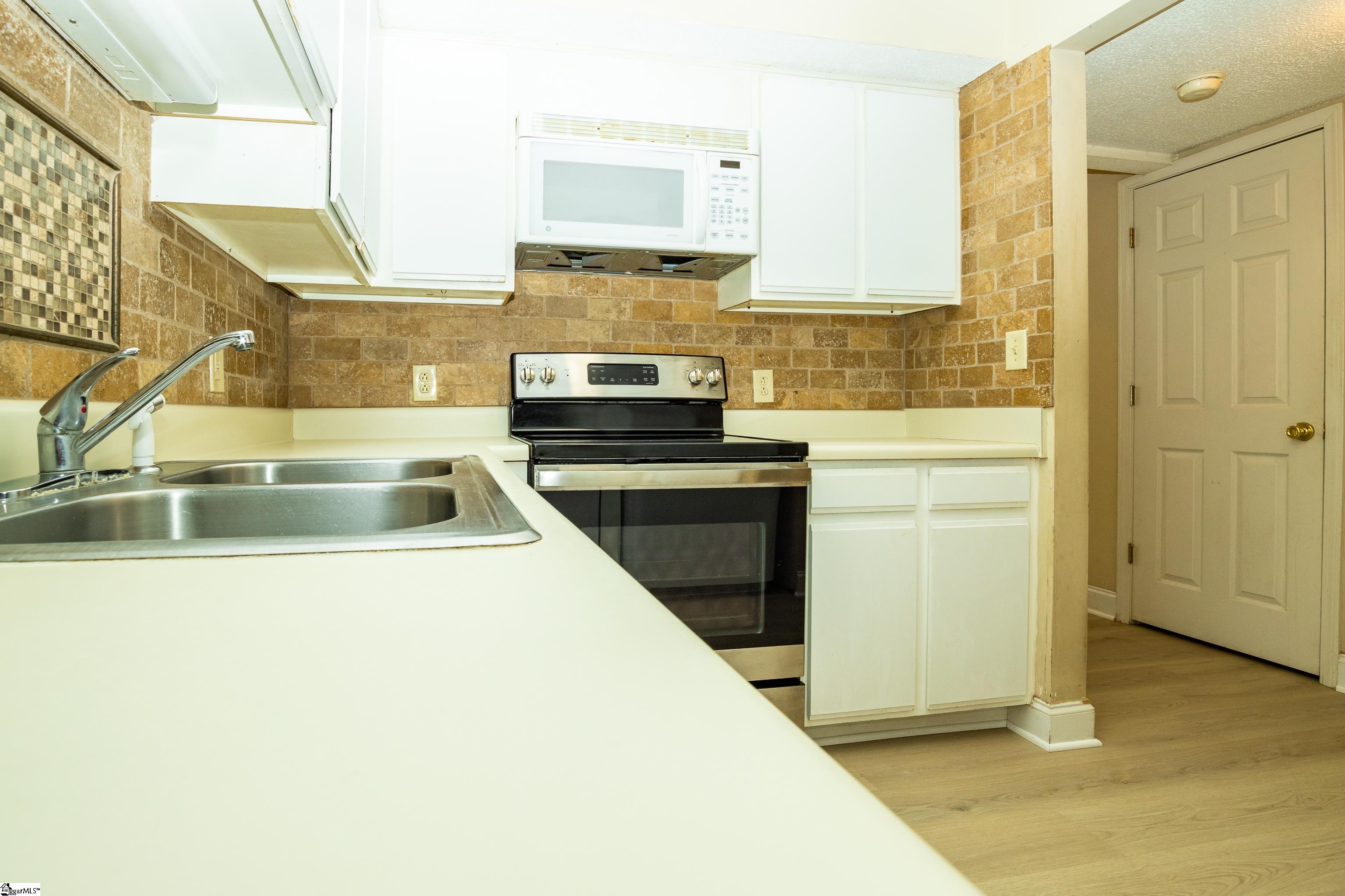1587880 Property Photo 4